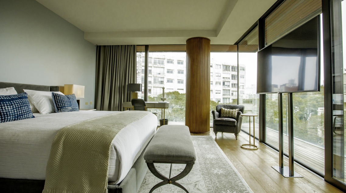 Double Deluxe King Bed