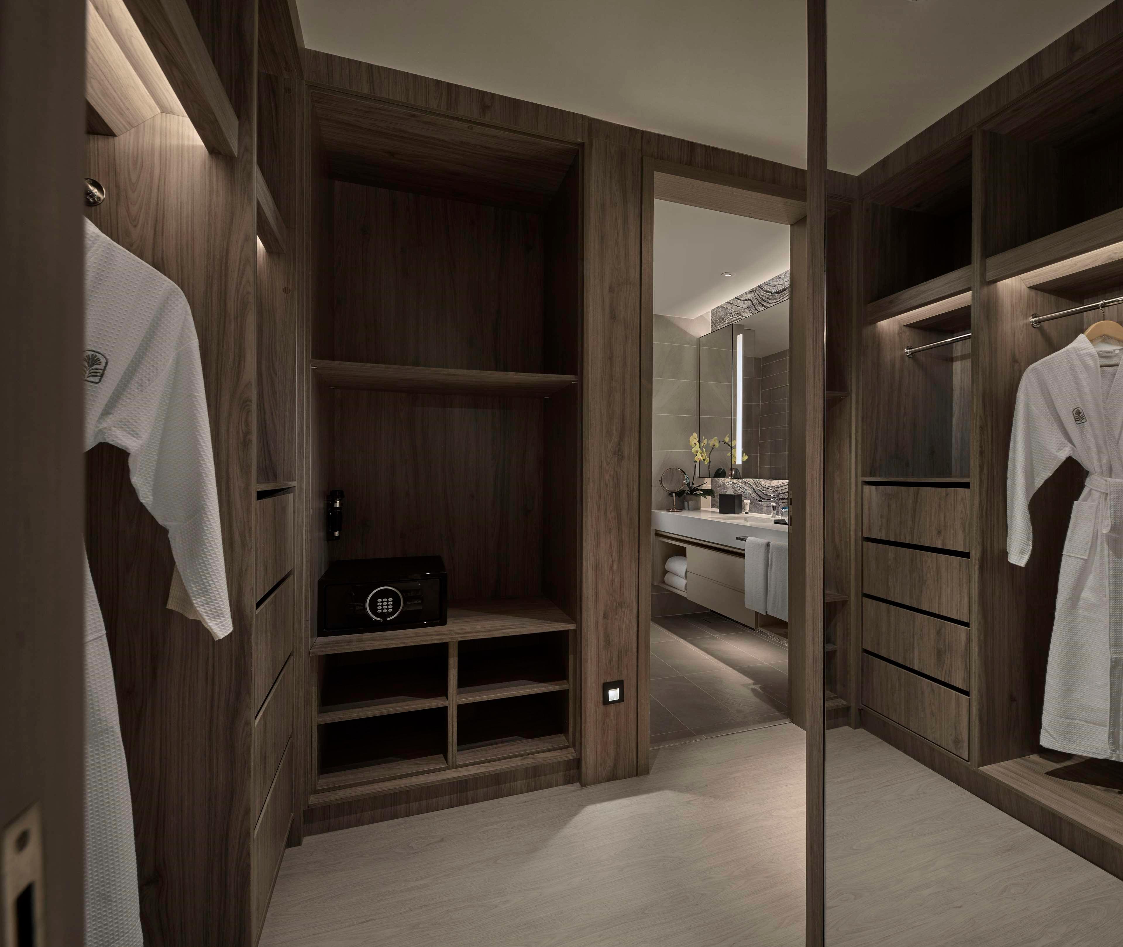 Suite King Bed One Bedroom 