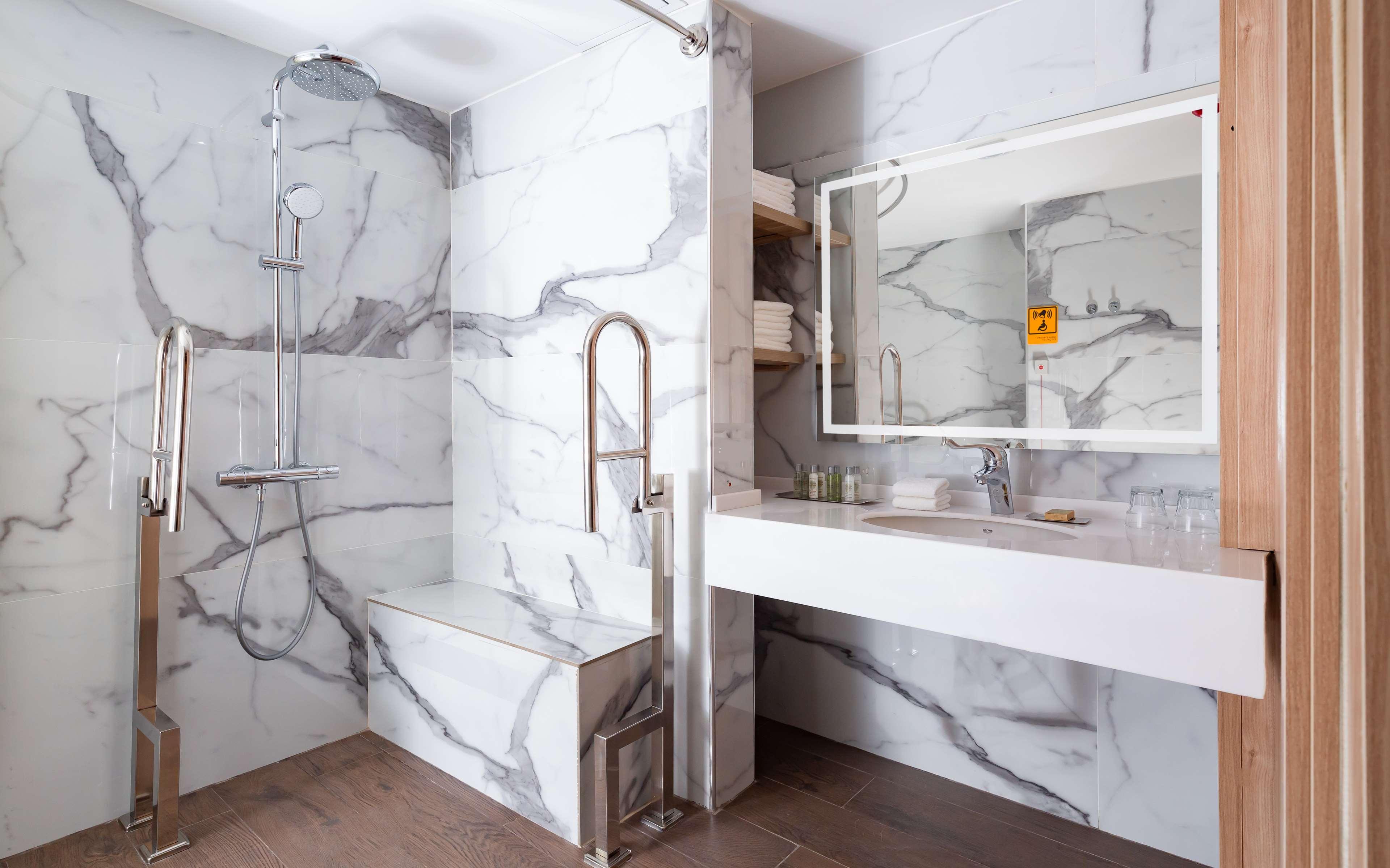 Double Accessible King Size Bed