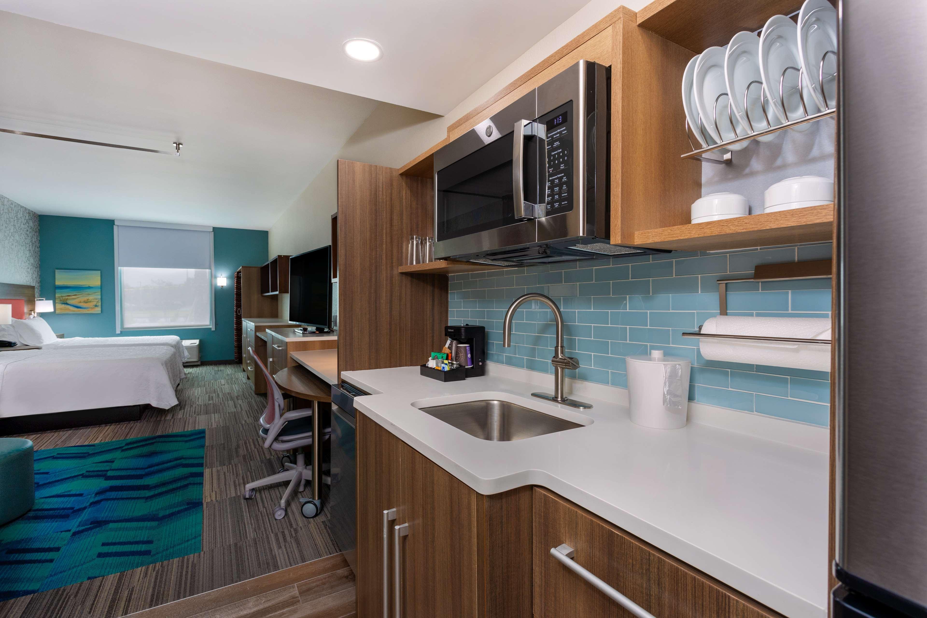 Studio Two Queen Beds