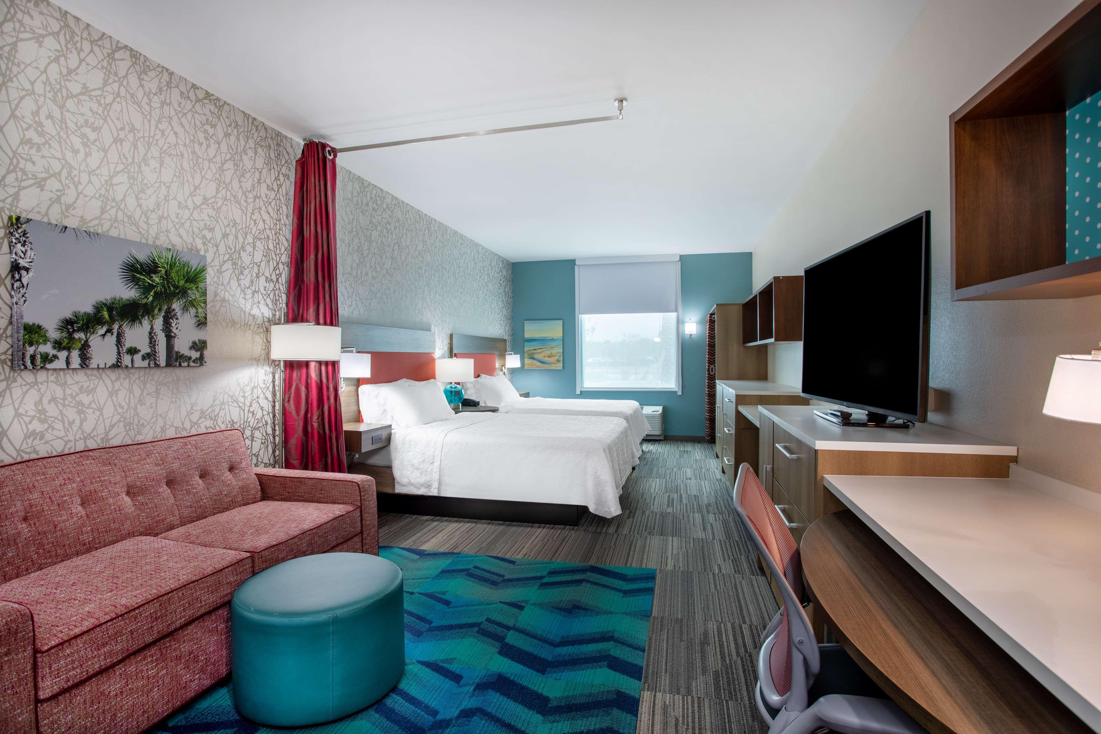 Studio Two Queen Beds