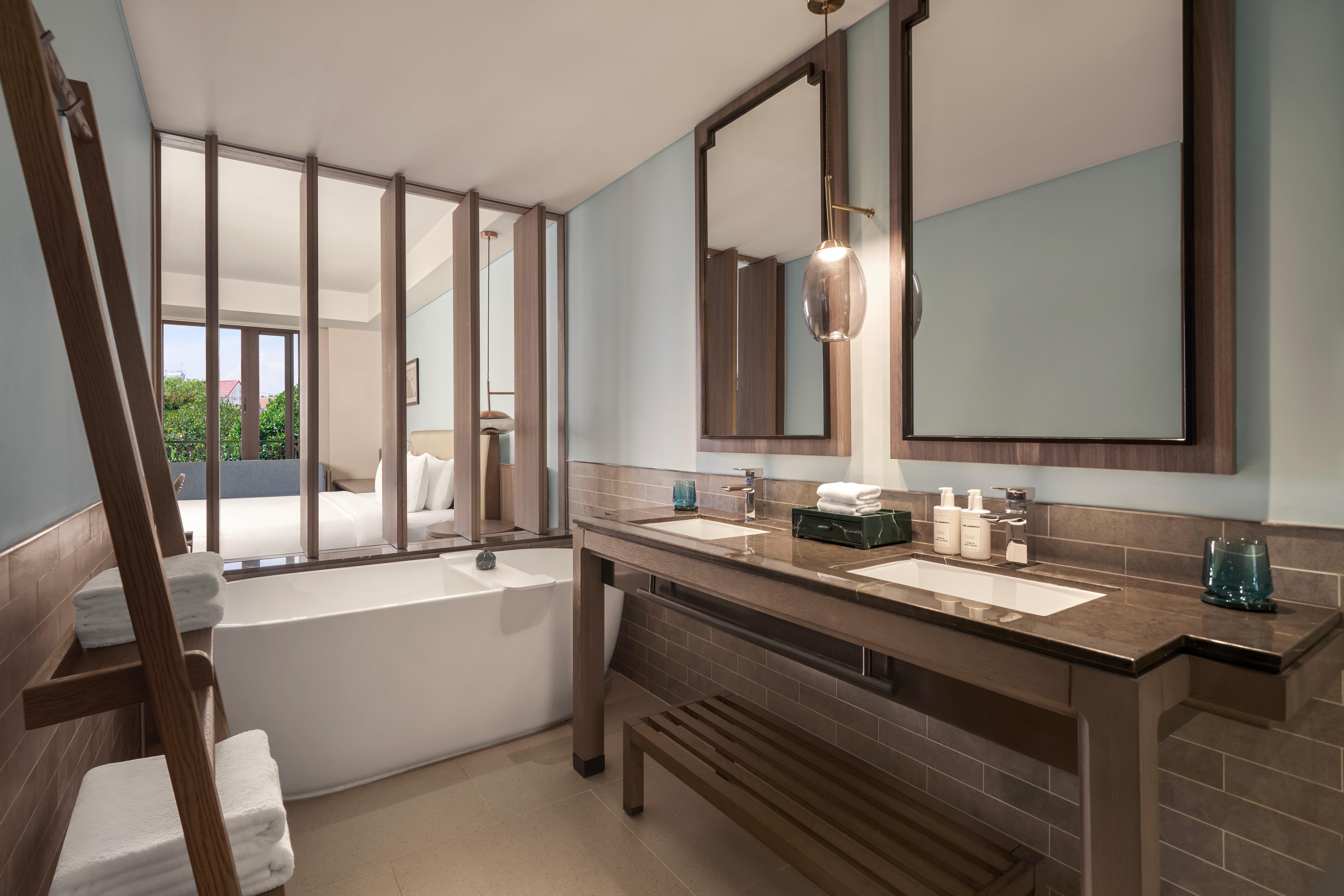 Double Deluxe King Bed