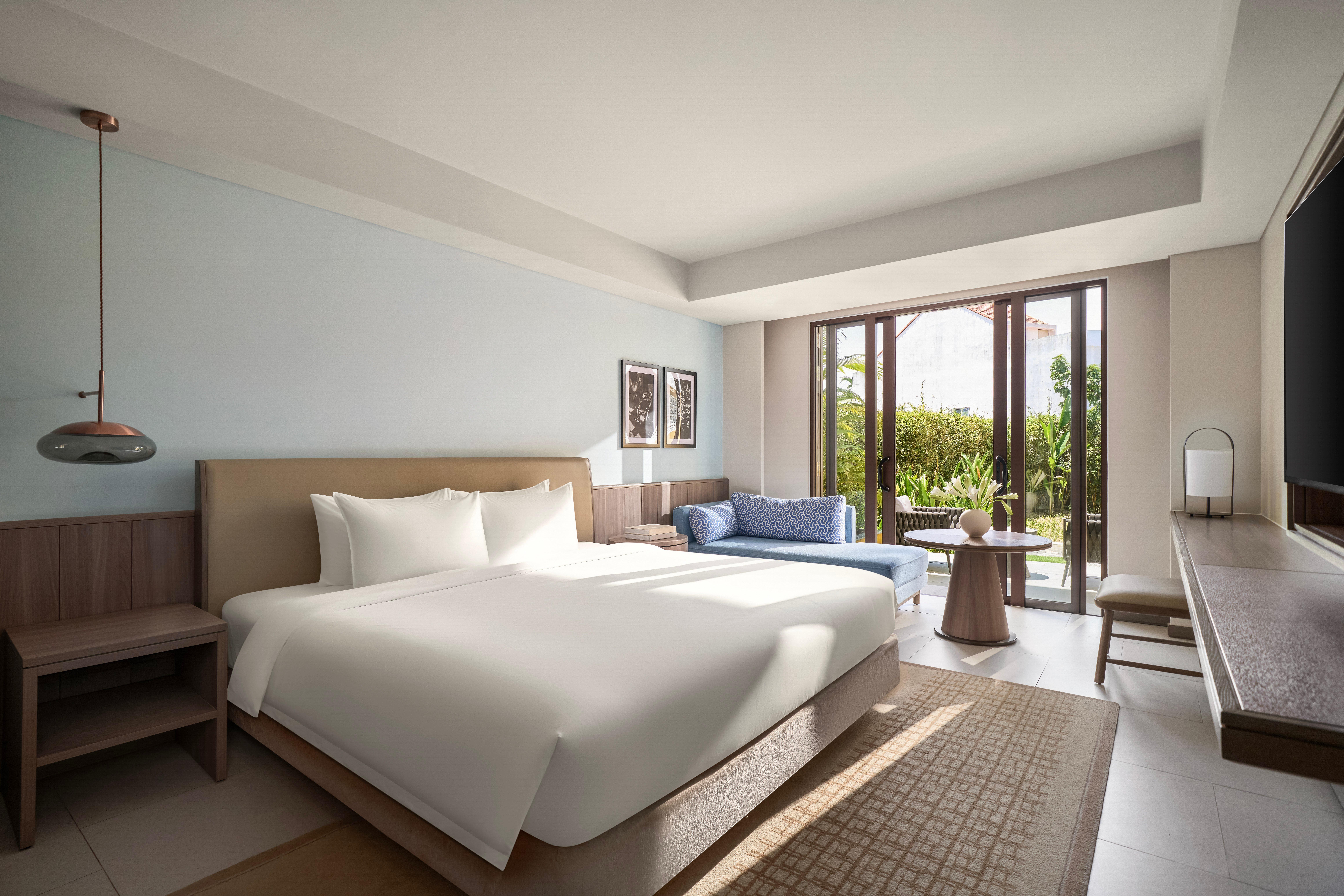 Double Deluxe King Bed