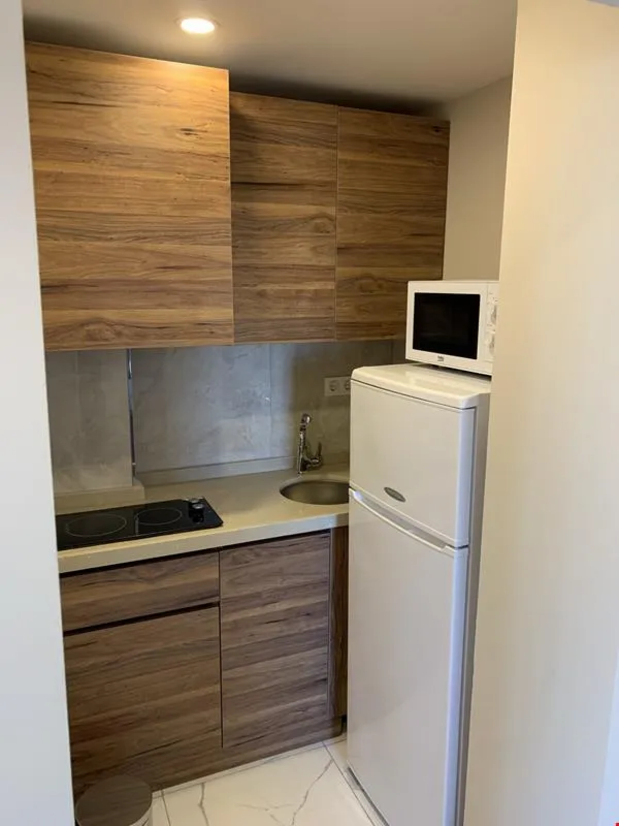 Apartment Three Bedrooms One Bathroom