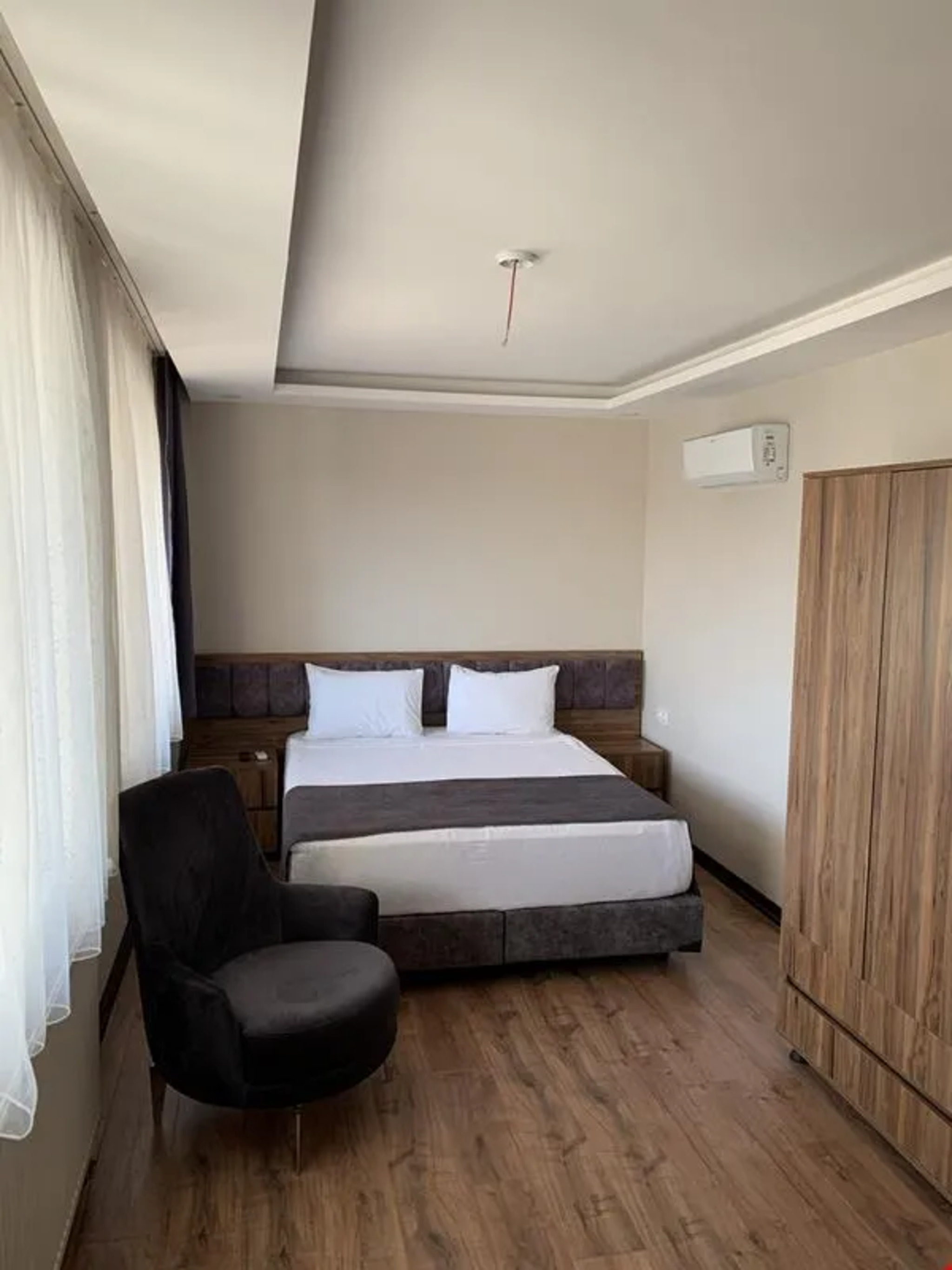 Apartment Three Bedrooms One Bathroom