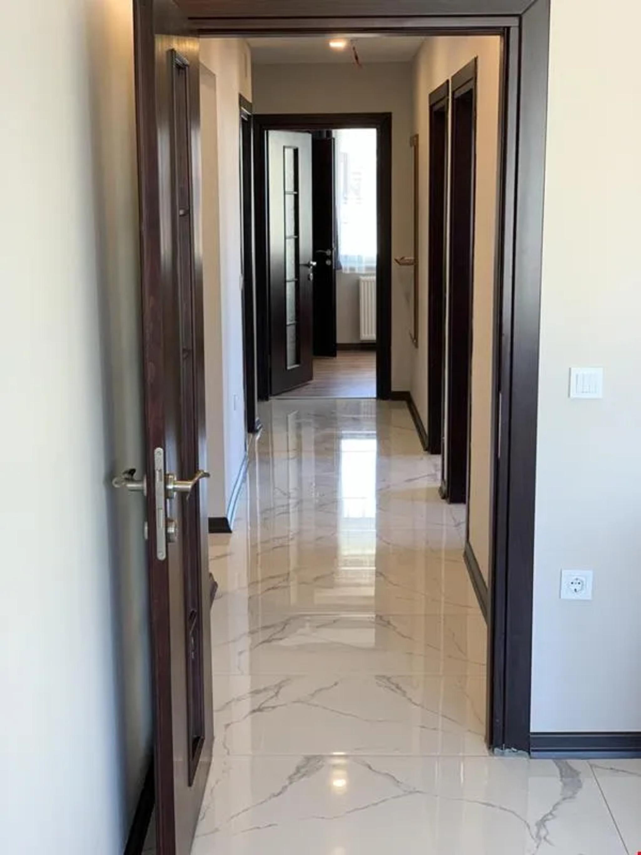 Apartment Three Bedrooms One Bathroom