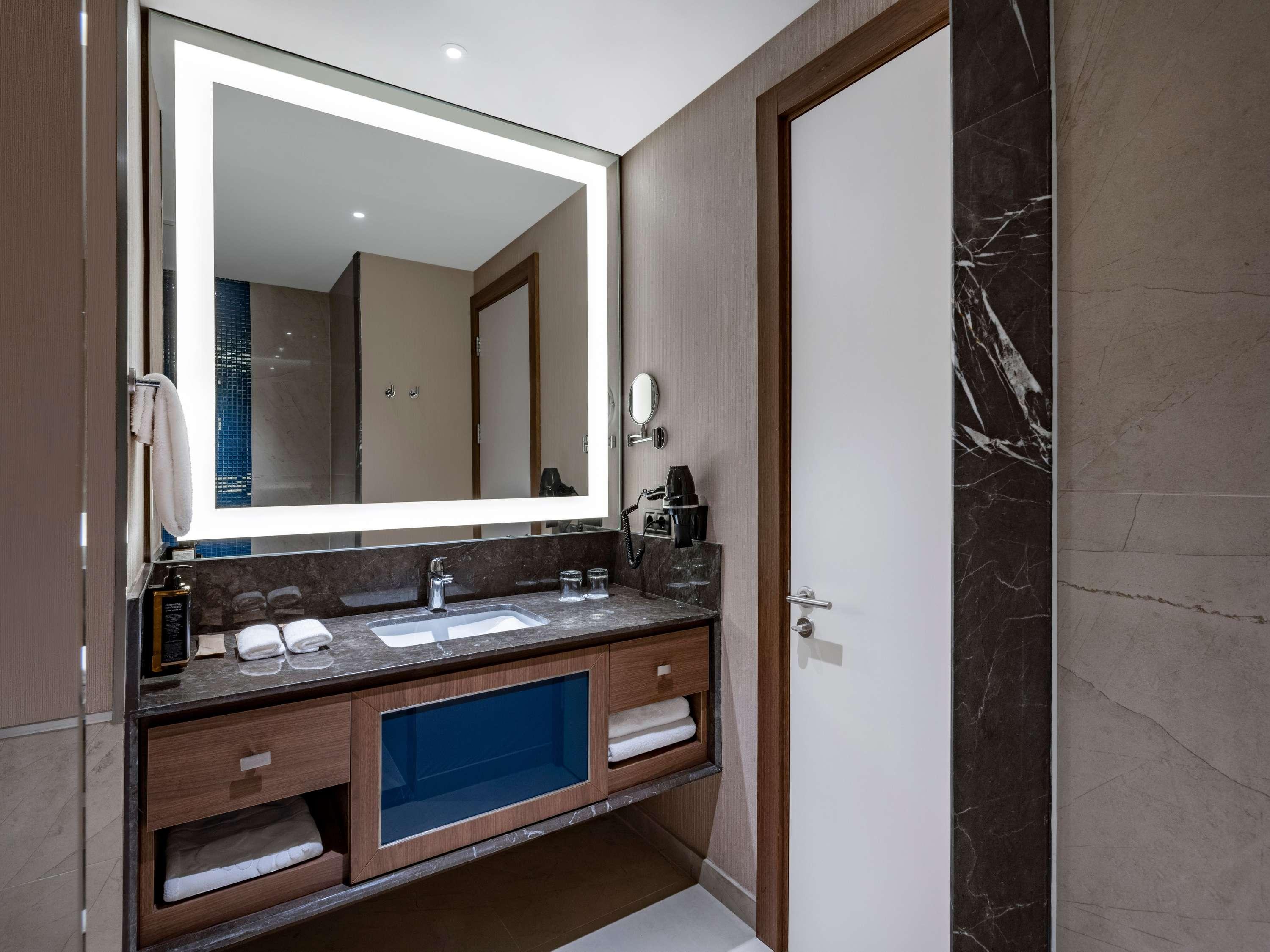 Double Classic Double Bed