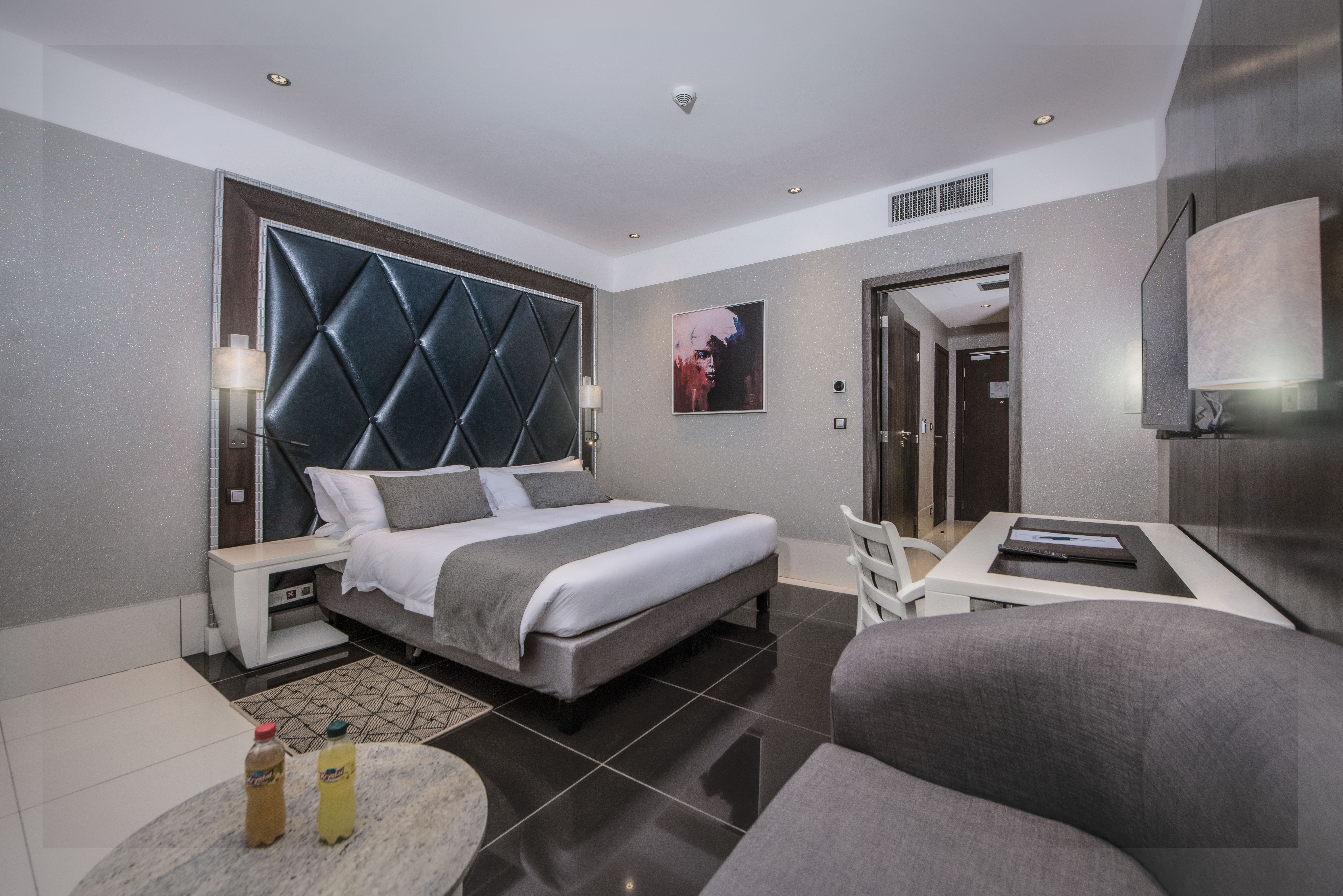 Double King Bed One Bedroom 