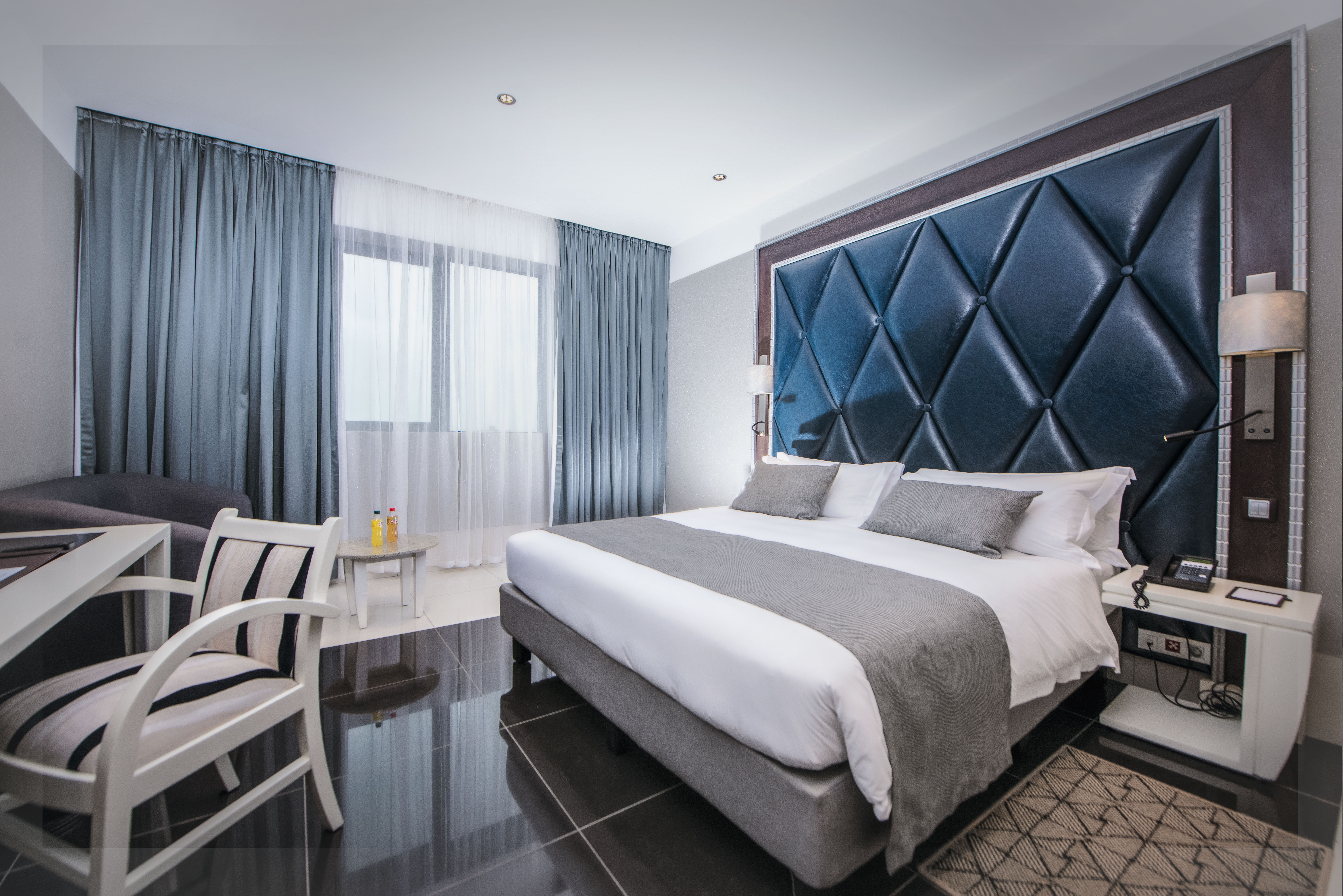 Double King Bed One Bedroom 