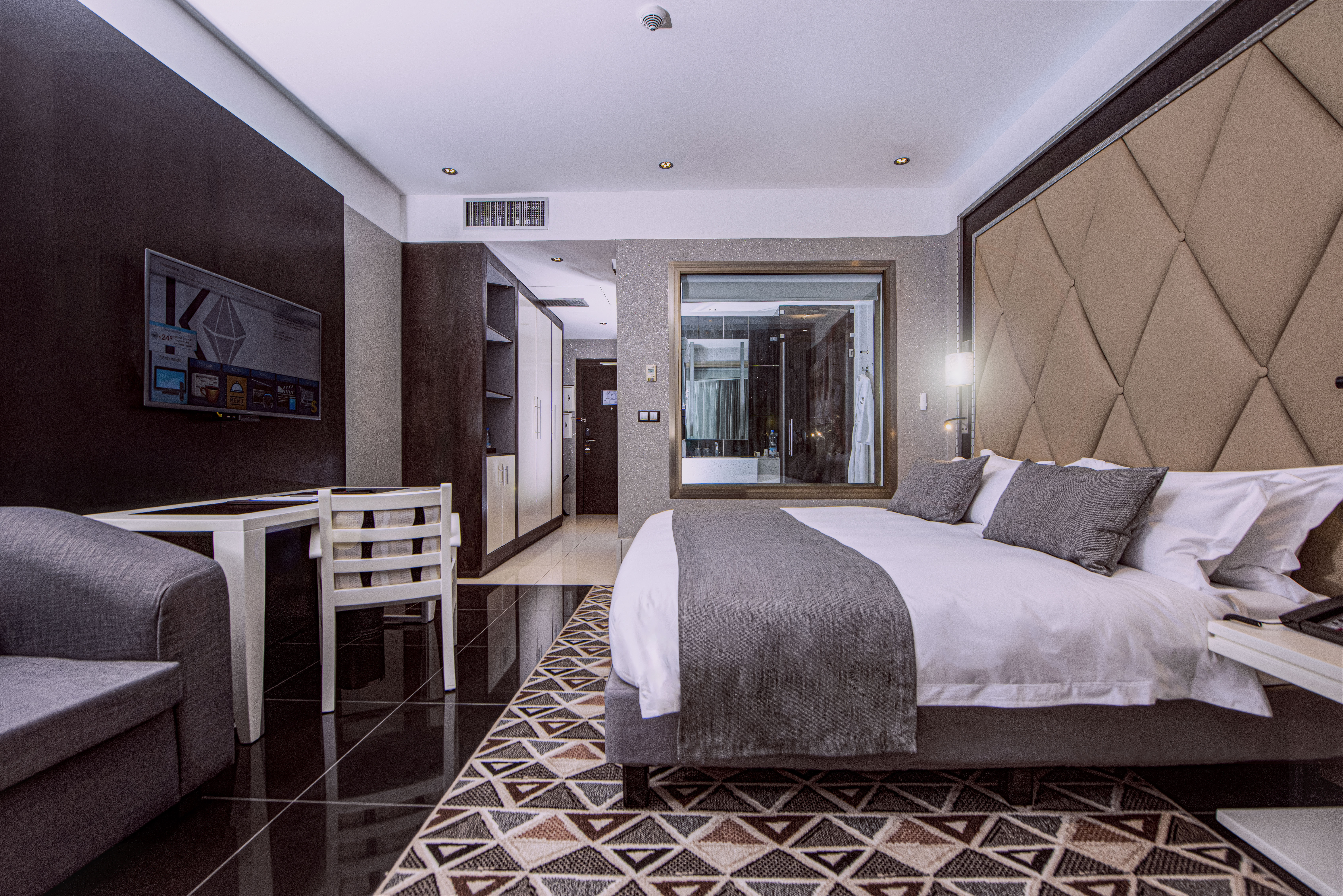 Double Deluxe One Bed