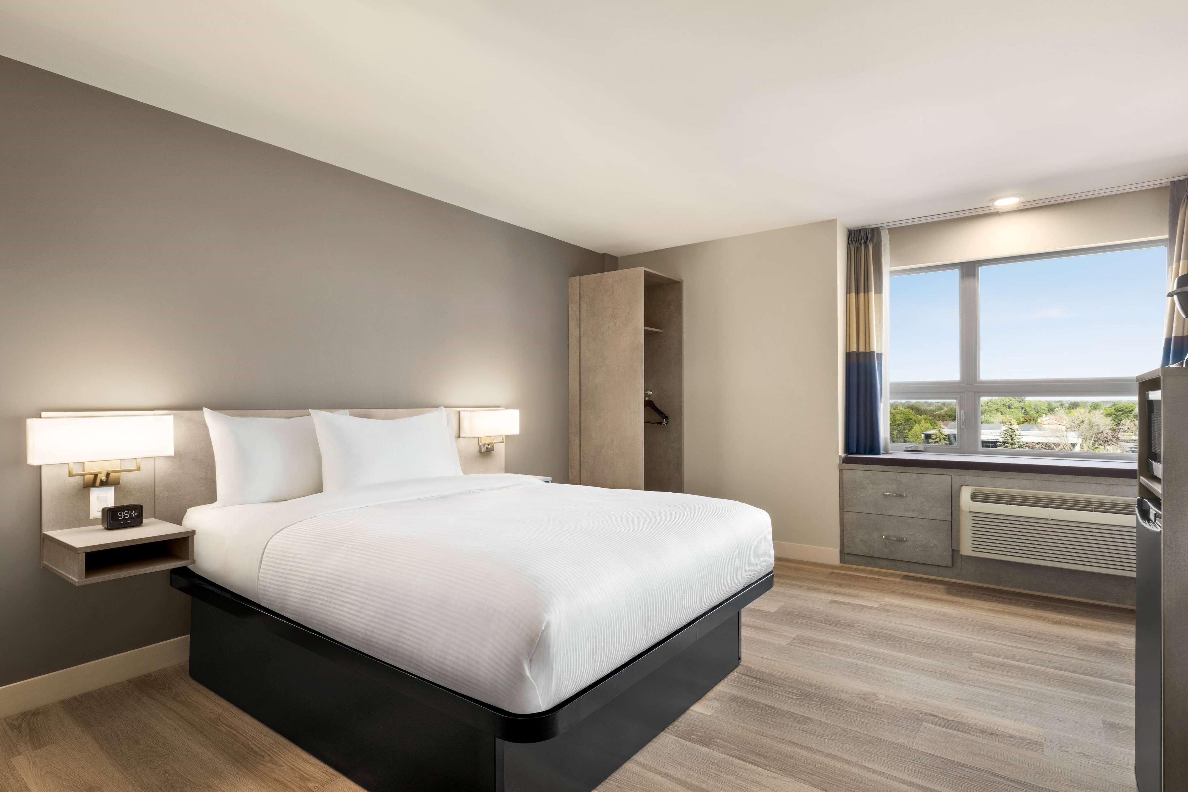 Room Accessible-queen Size Bed