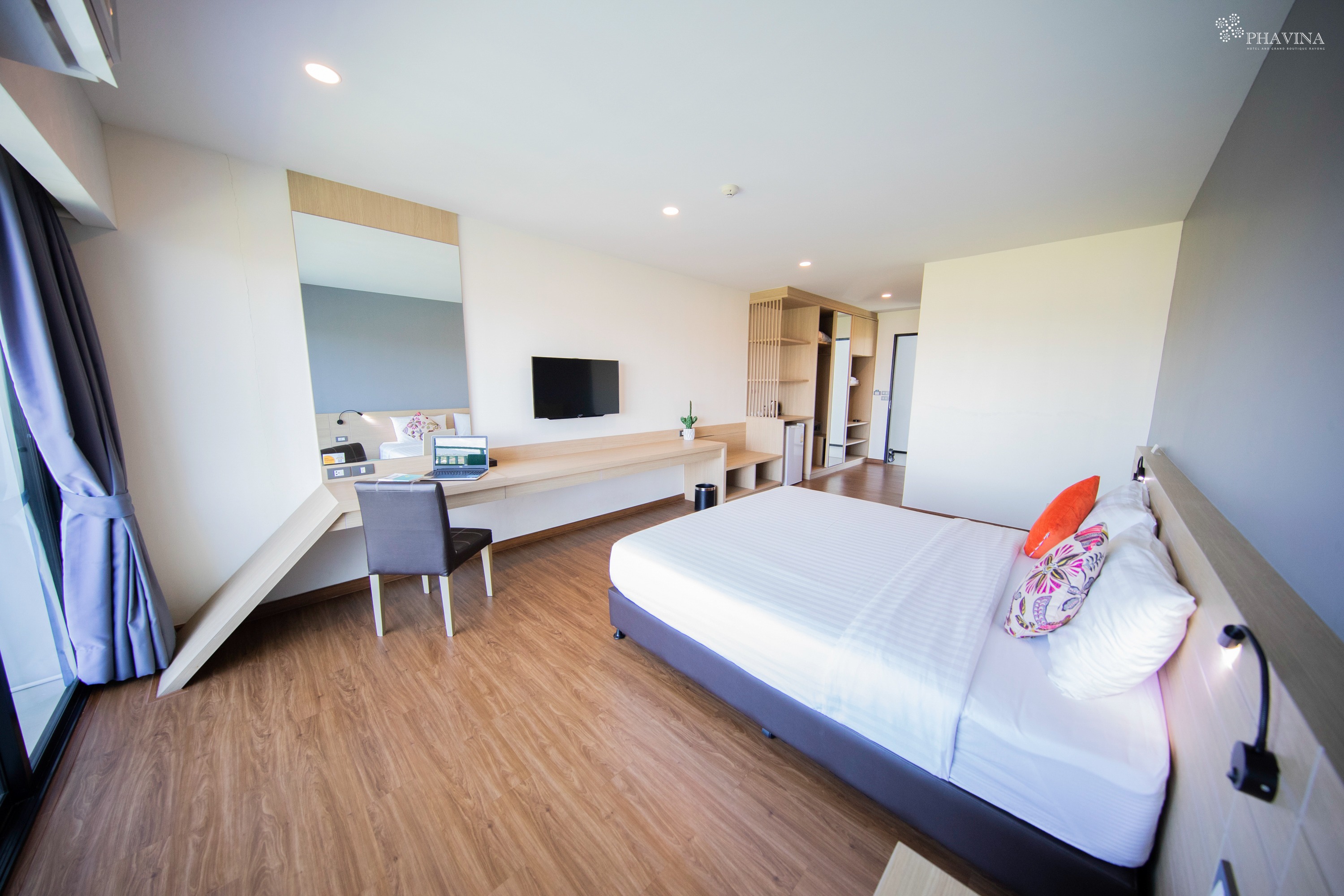 Double King Size Bed