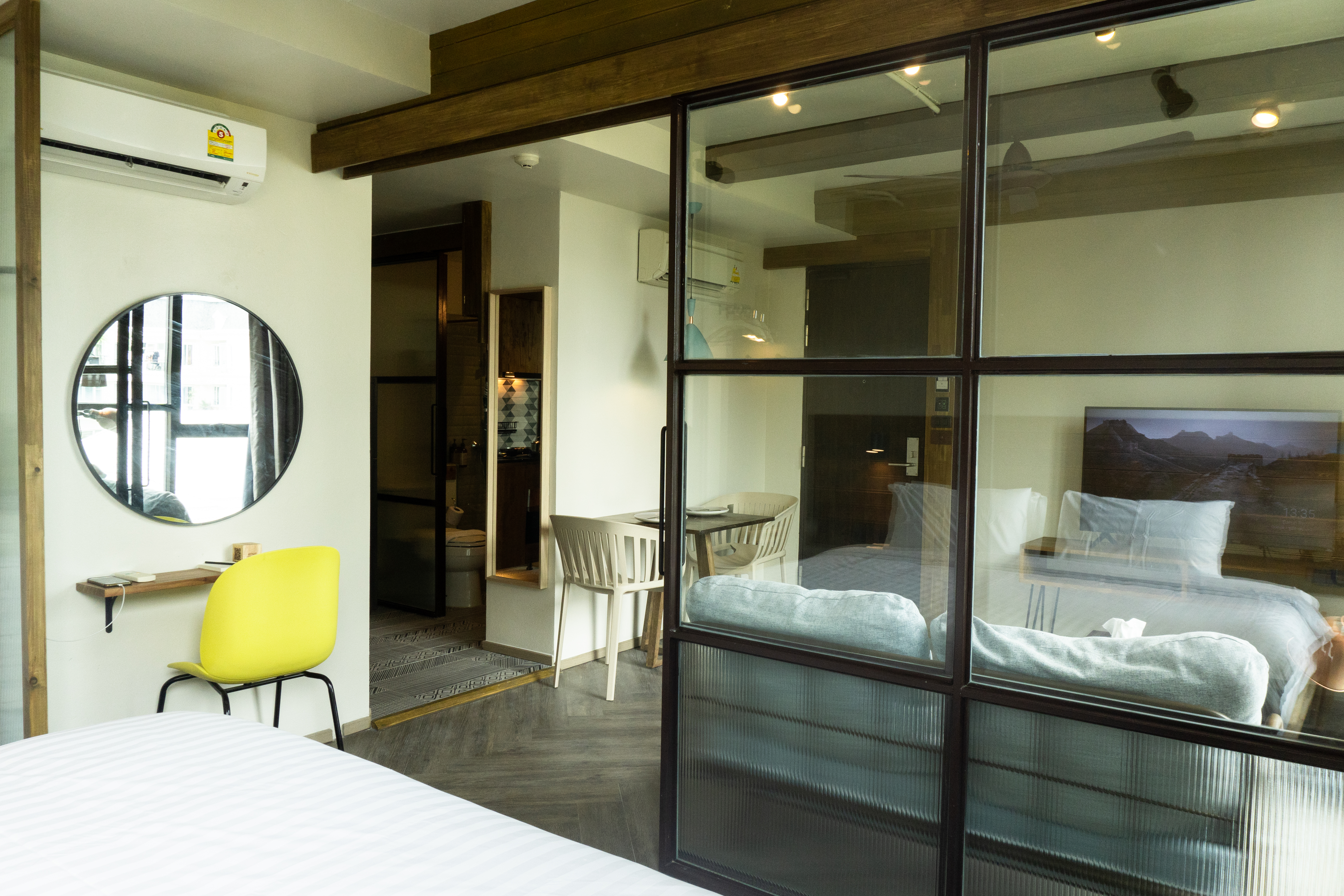 Double or Twin Deluxe One Bedroom