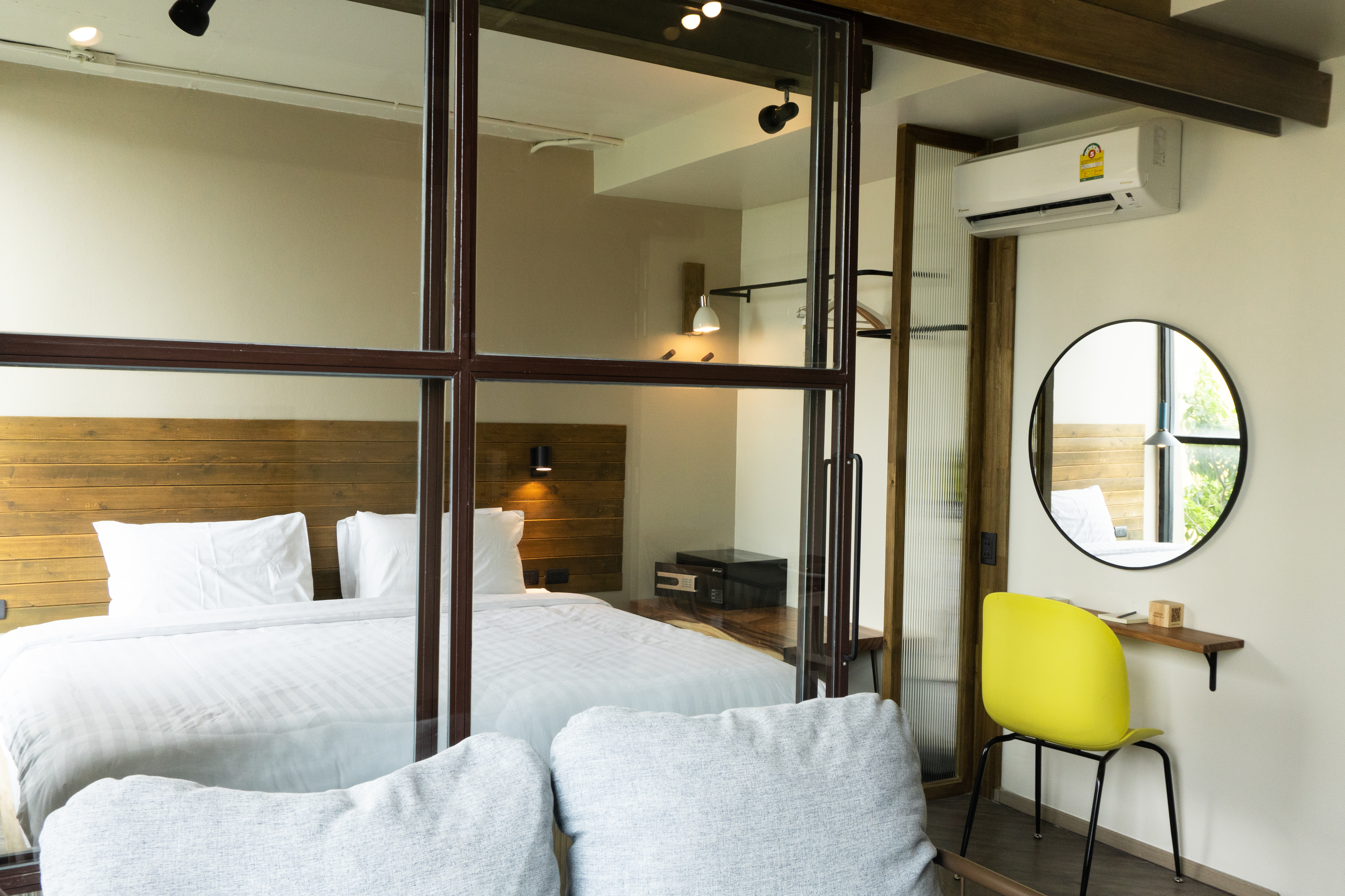 Double or Twin Deluxe One Bedroom