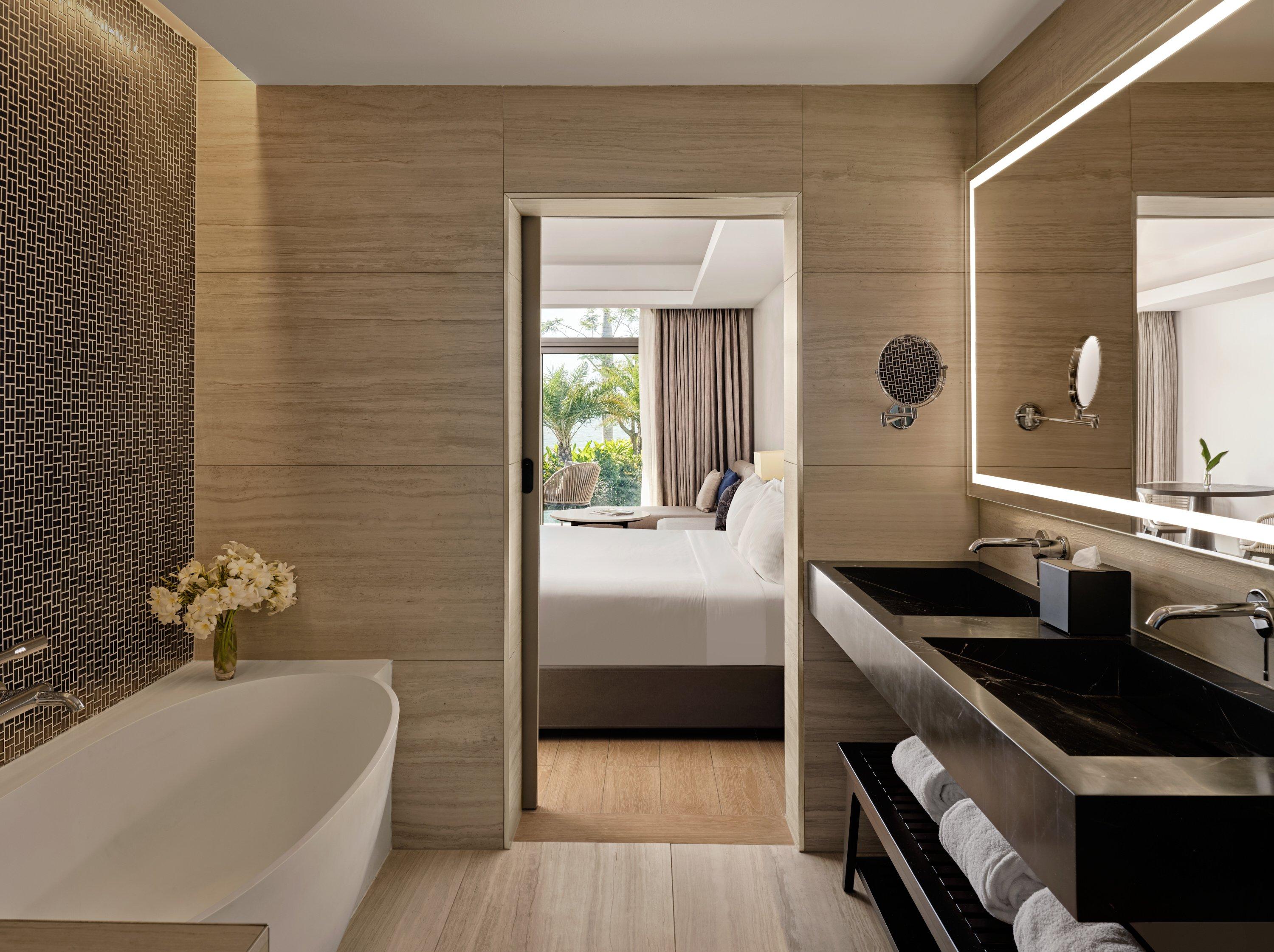 Junior Suite Ocean View King Bed