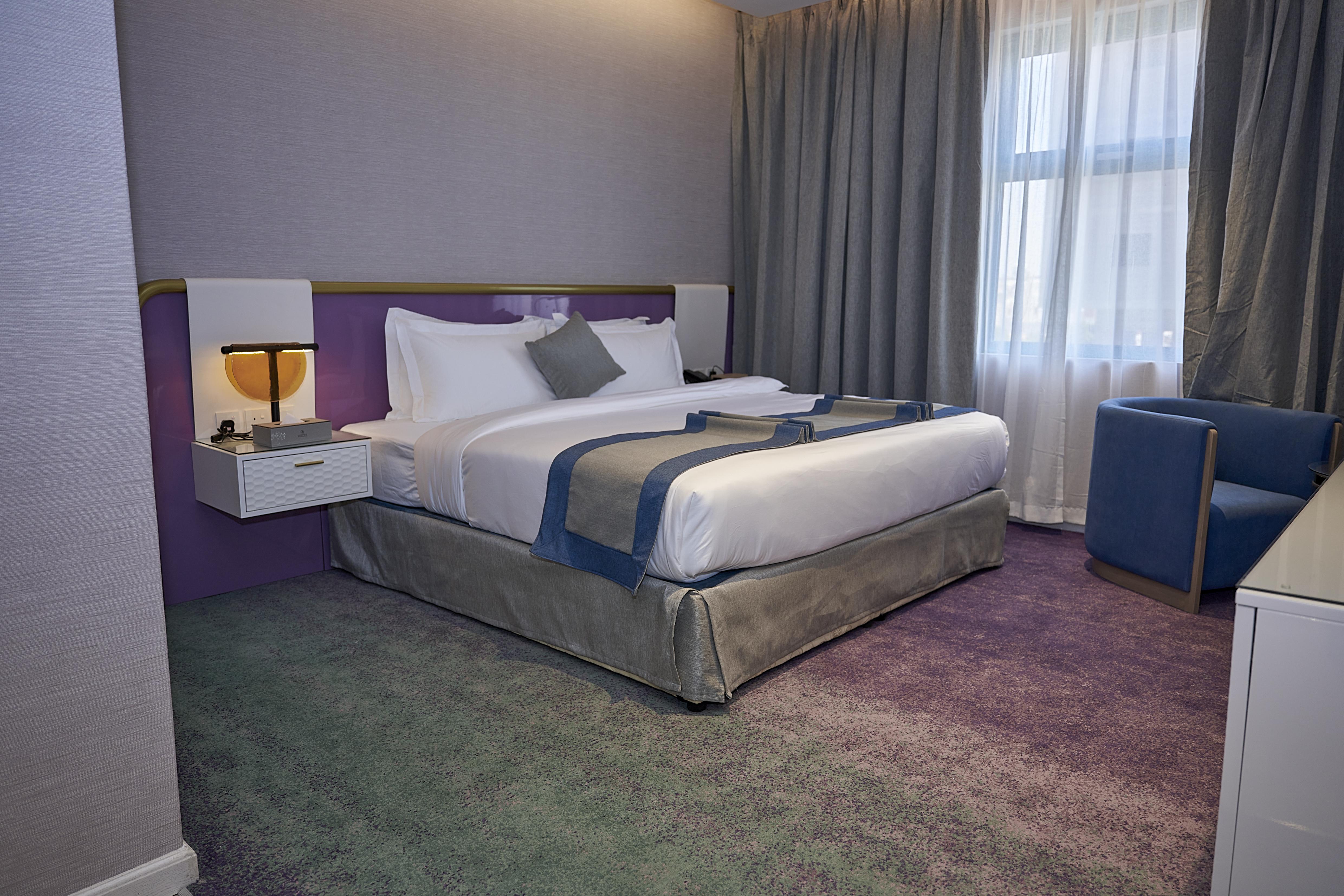 Junior Suite Business