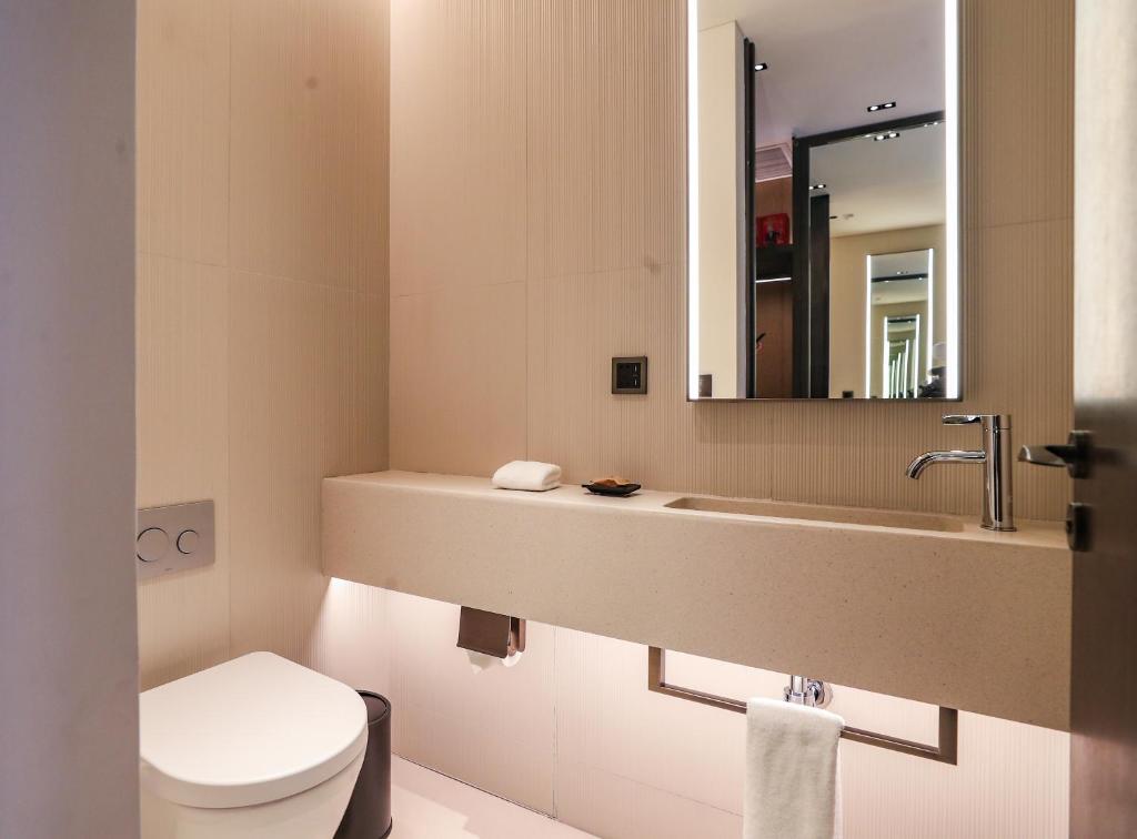 Double Deluxe King Bed