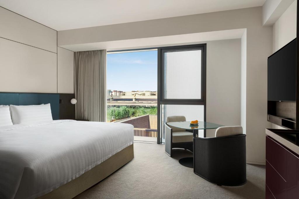 Double Deluxe King Bed