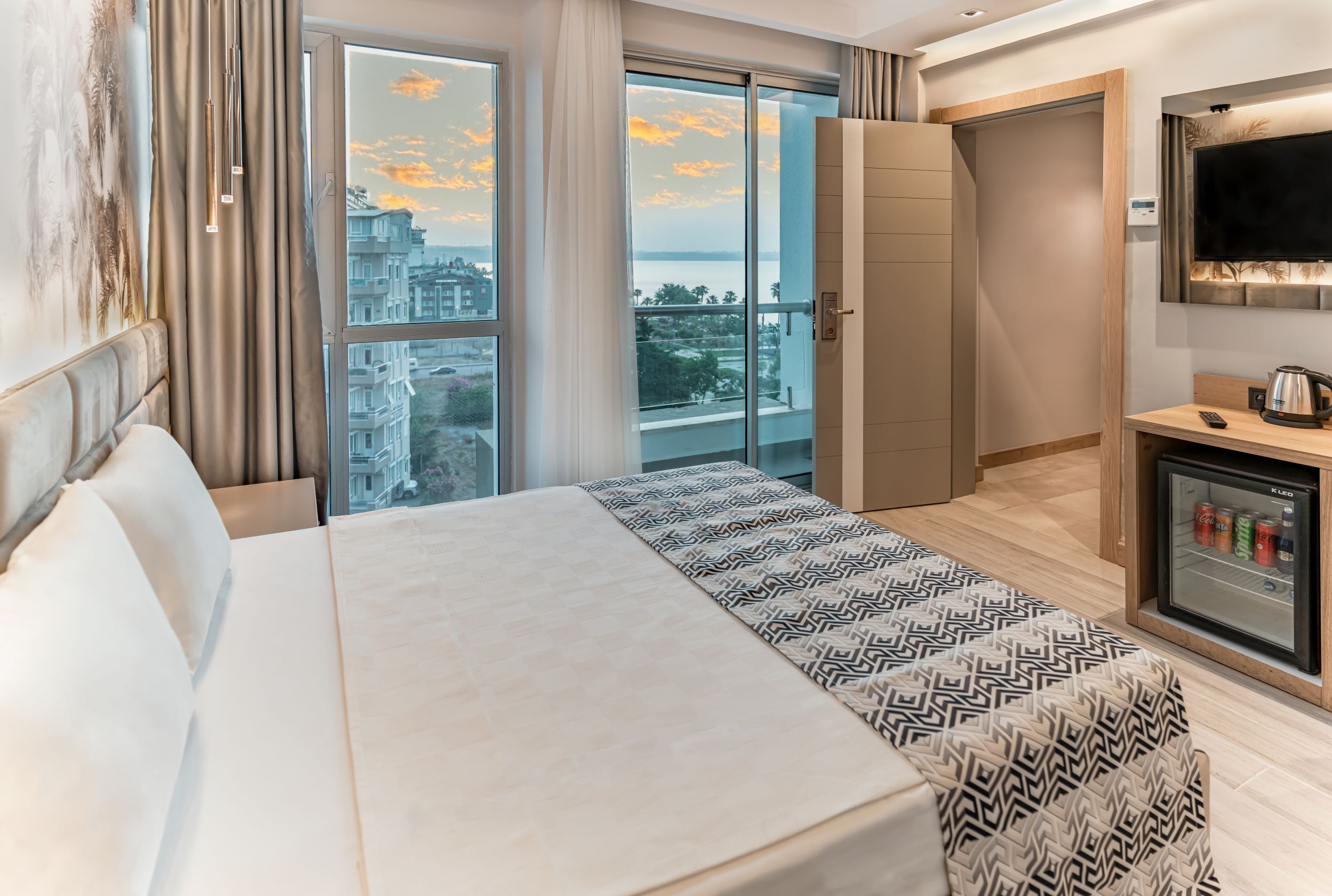 Double or Twin Side Sea View