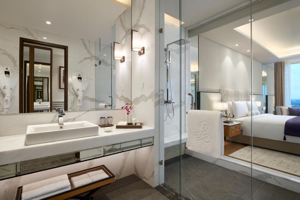 Double Club King Bed