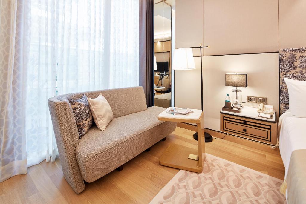 Double Club King Bed