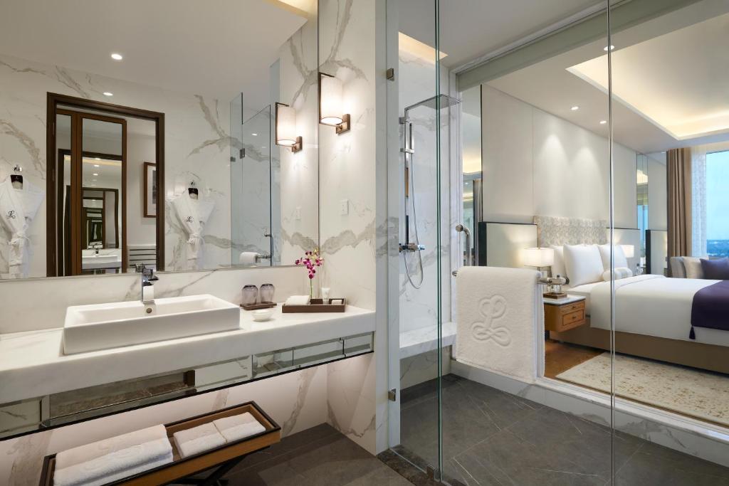 Double Deluxe King Bed