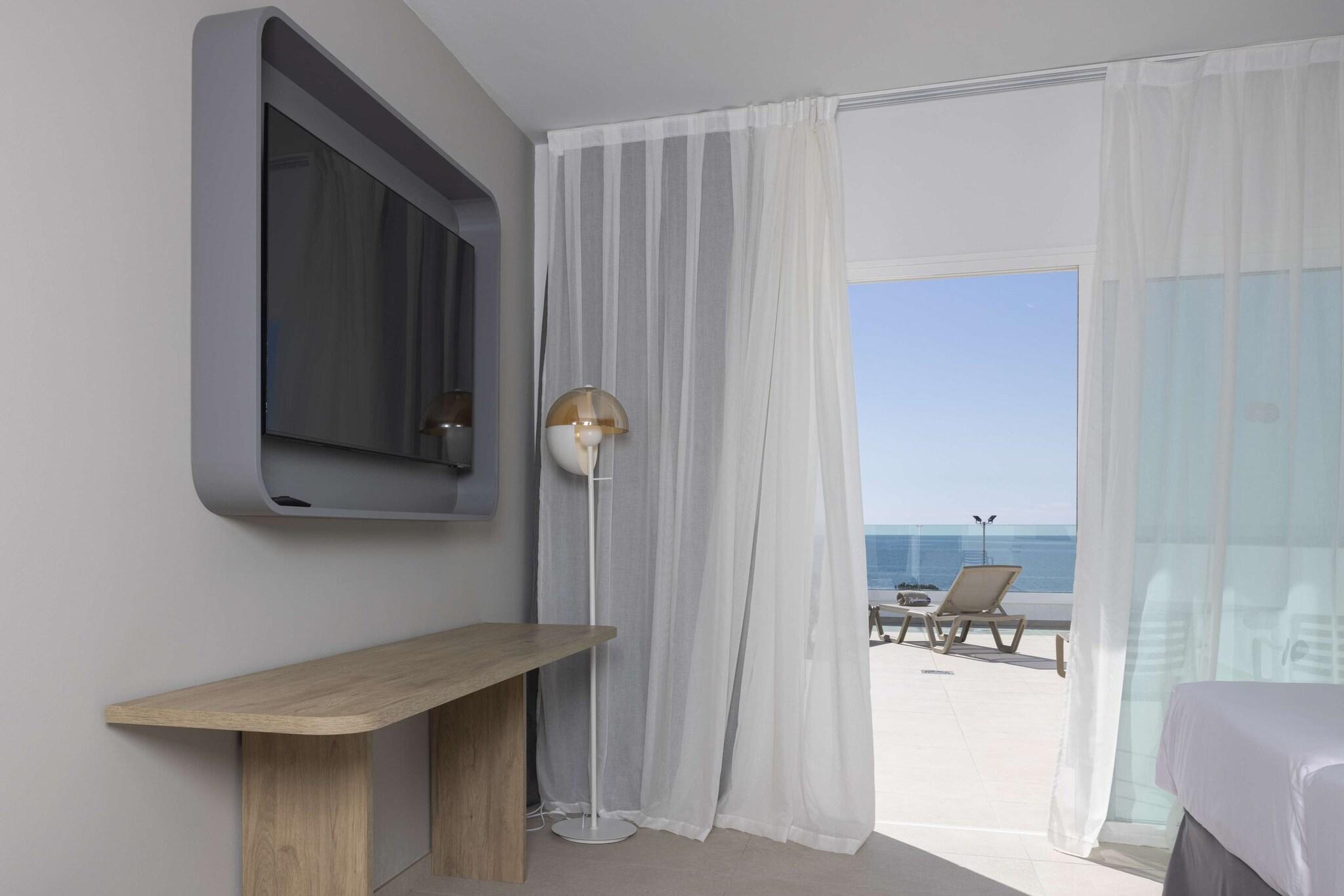 Suite Ocean Front King Bed