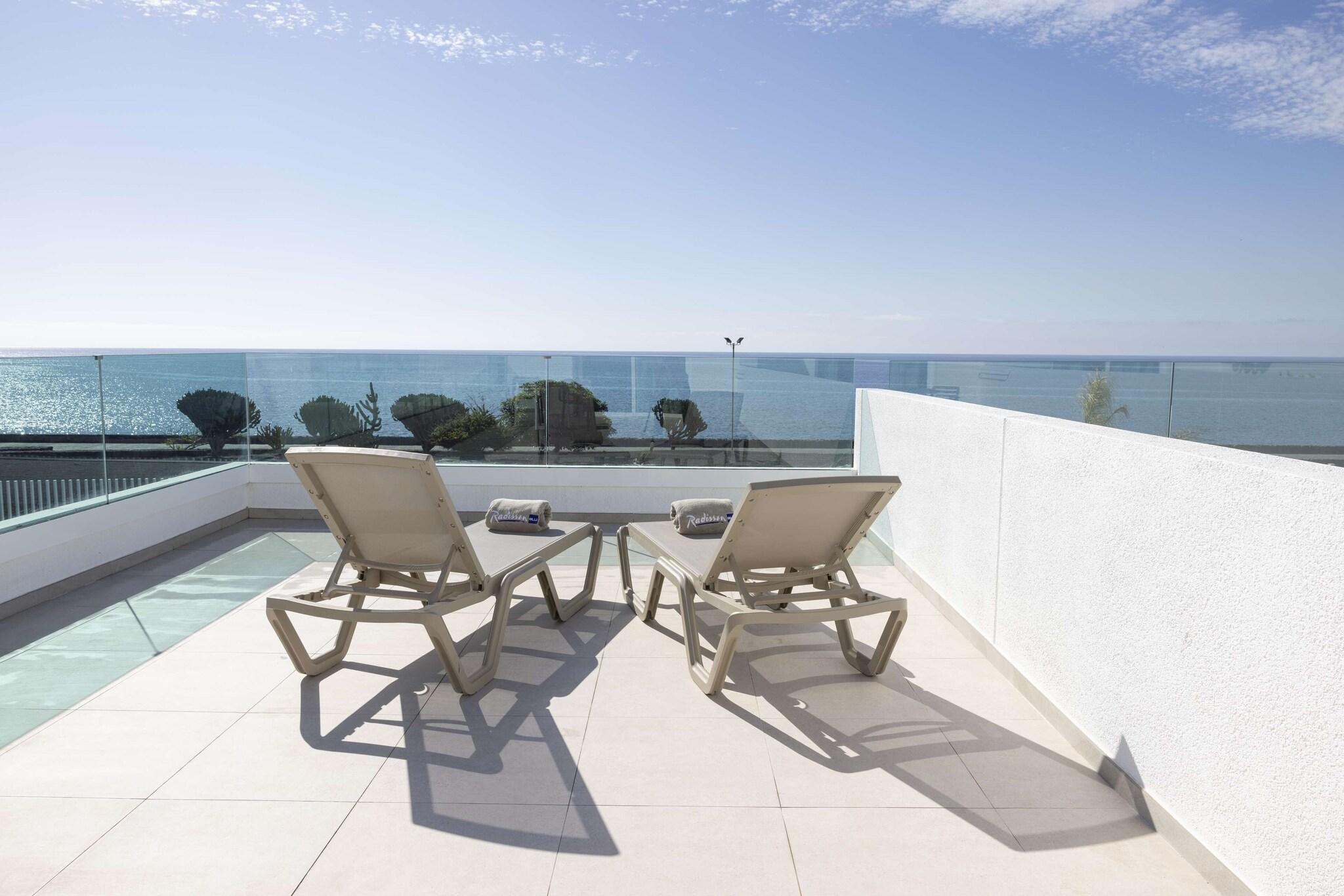 Suite Ocean Front King Bed