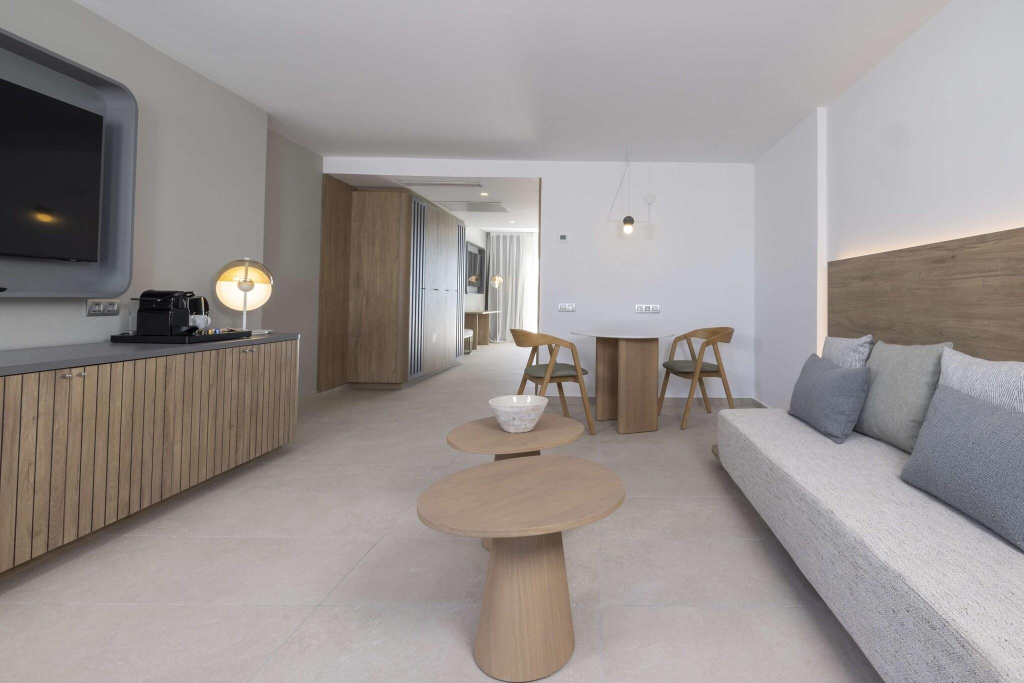 Suite Ocean Front King Bed