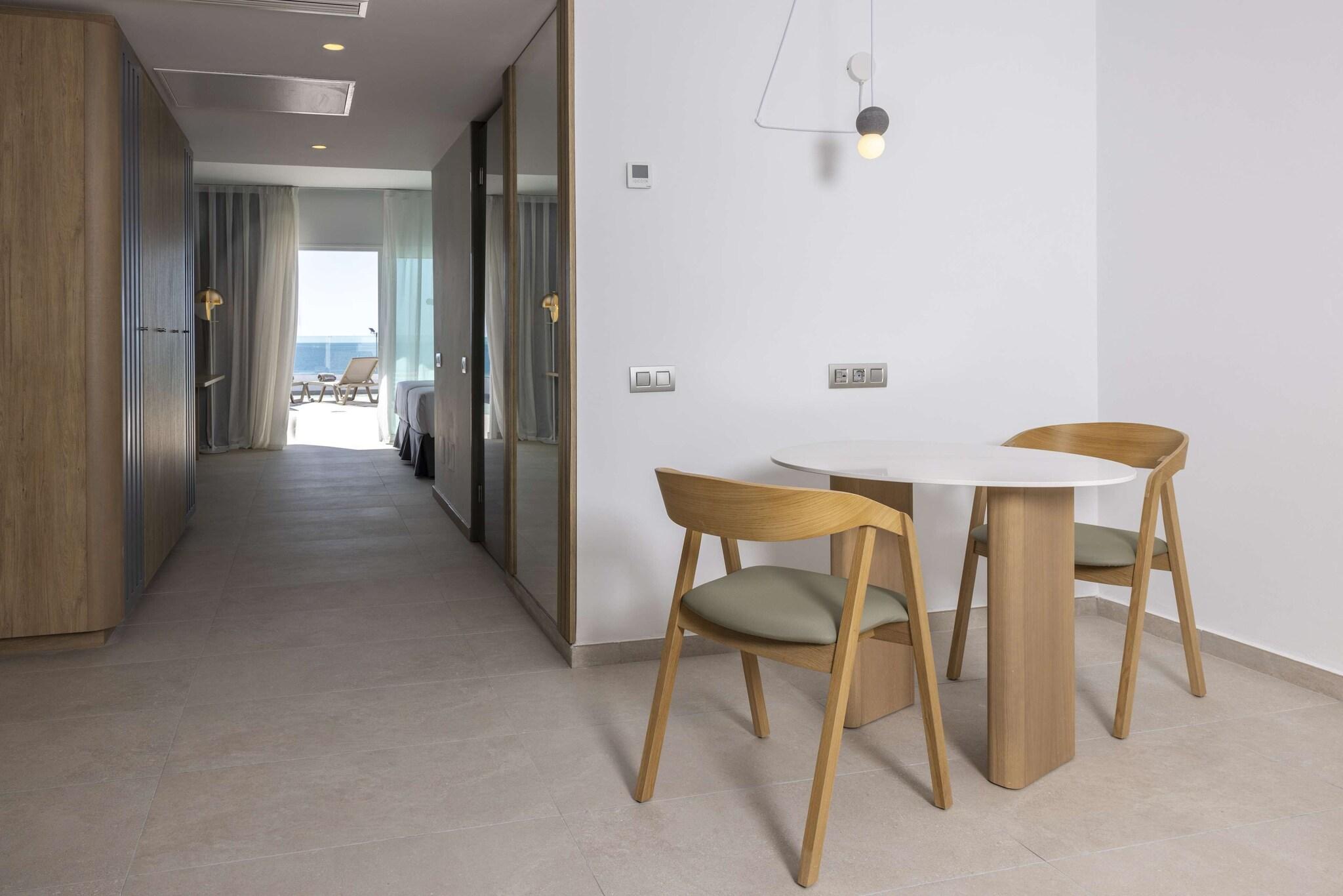 Suite Ocean Front King Bed