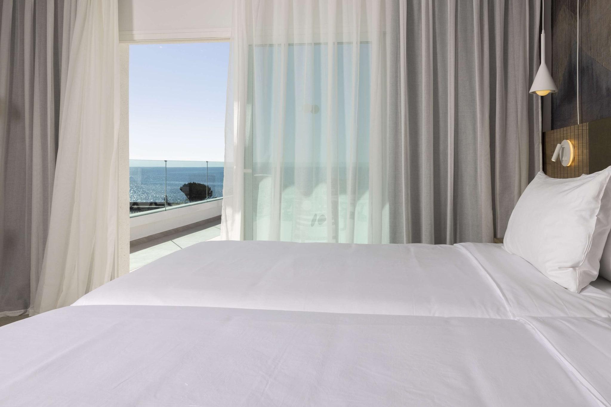 Suite Ocean Front King Bed