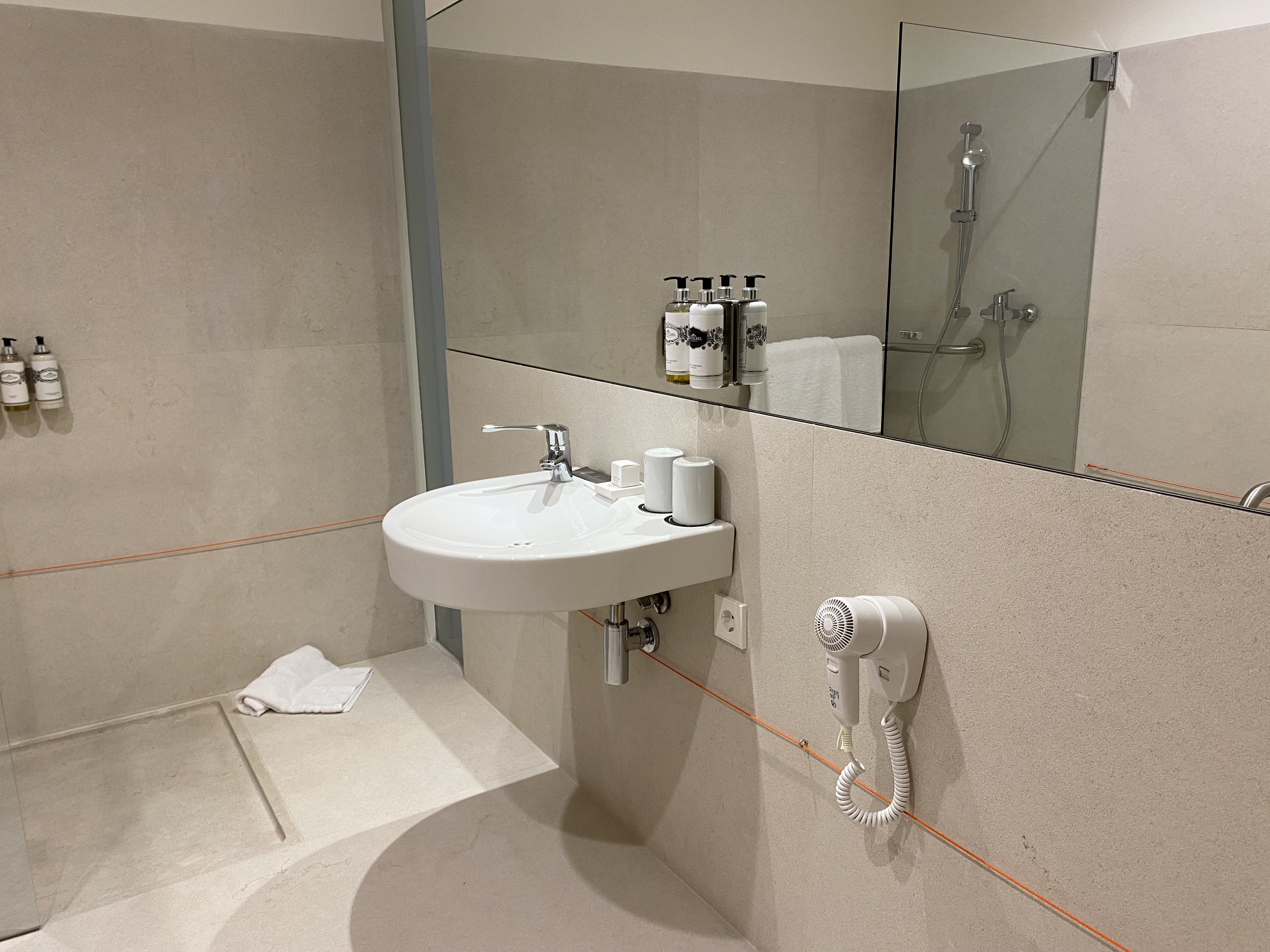 Double or Twin Accessible