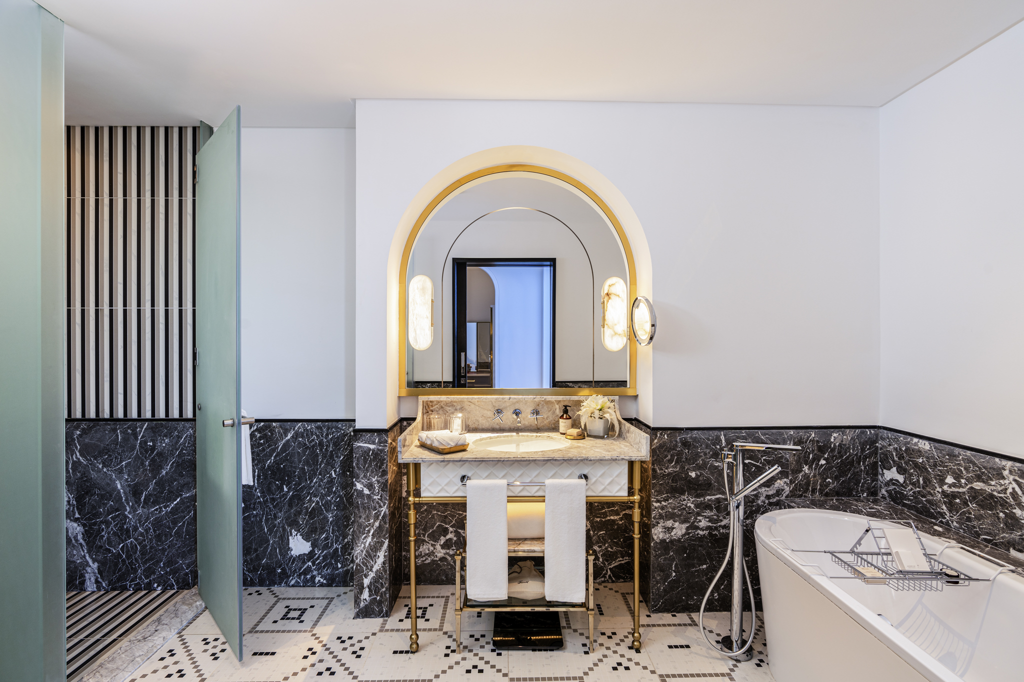 Double Deluxe Two Queen Beds