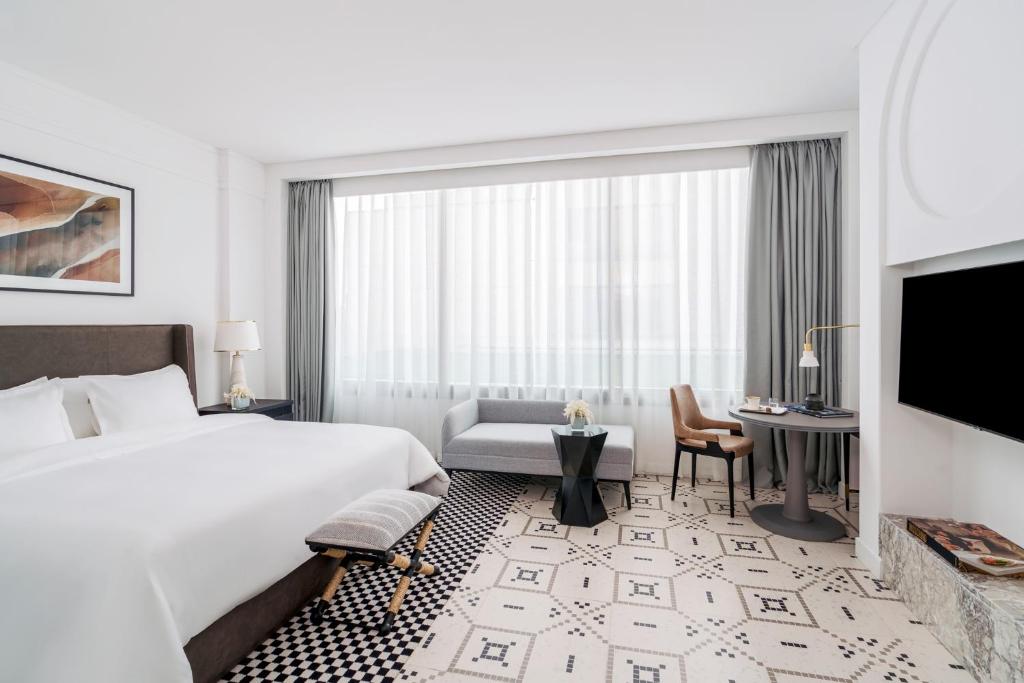 Double Deluxe King Bed