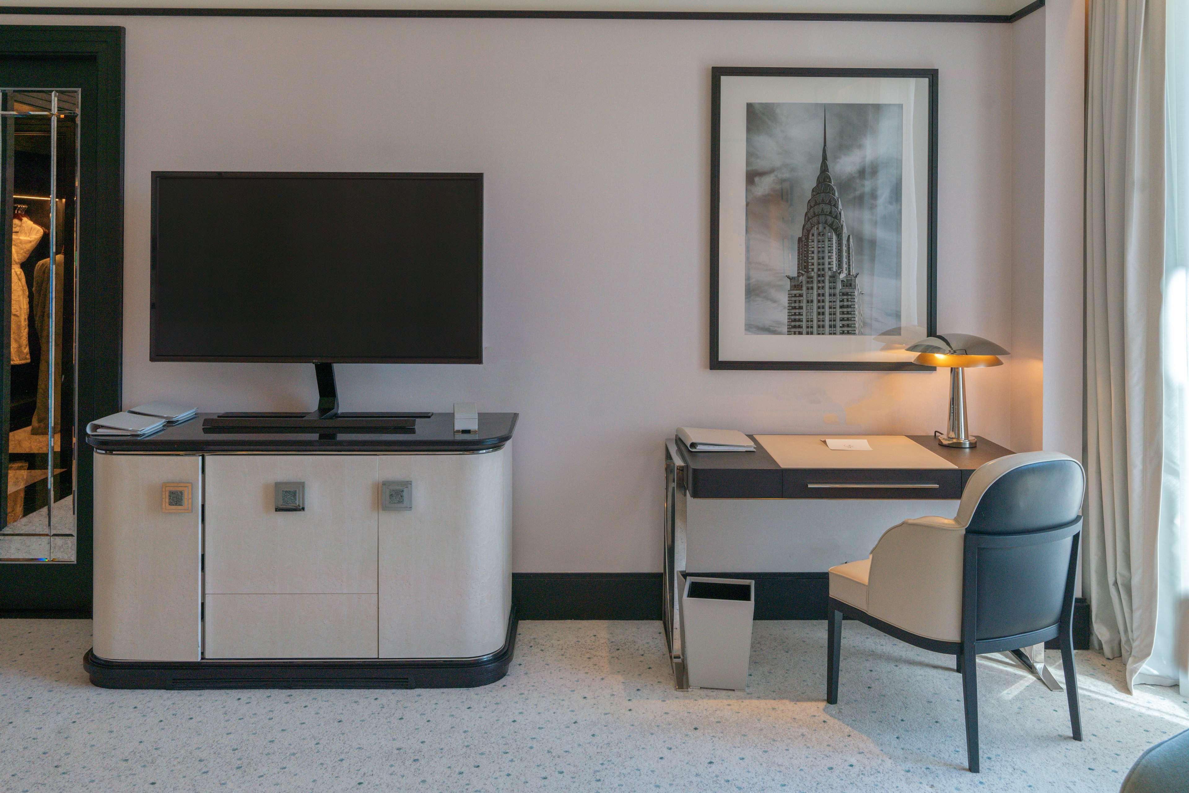 Studio King Size Bed