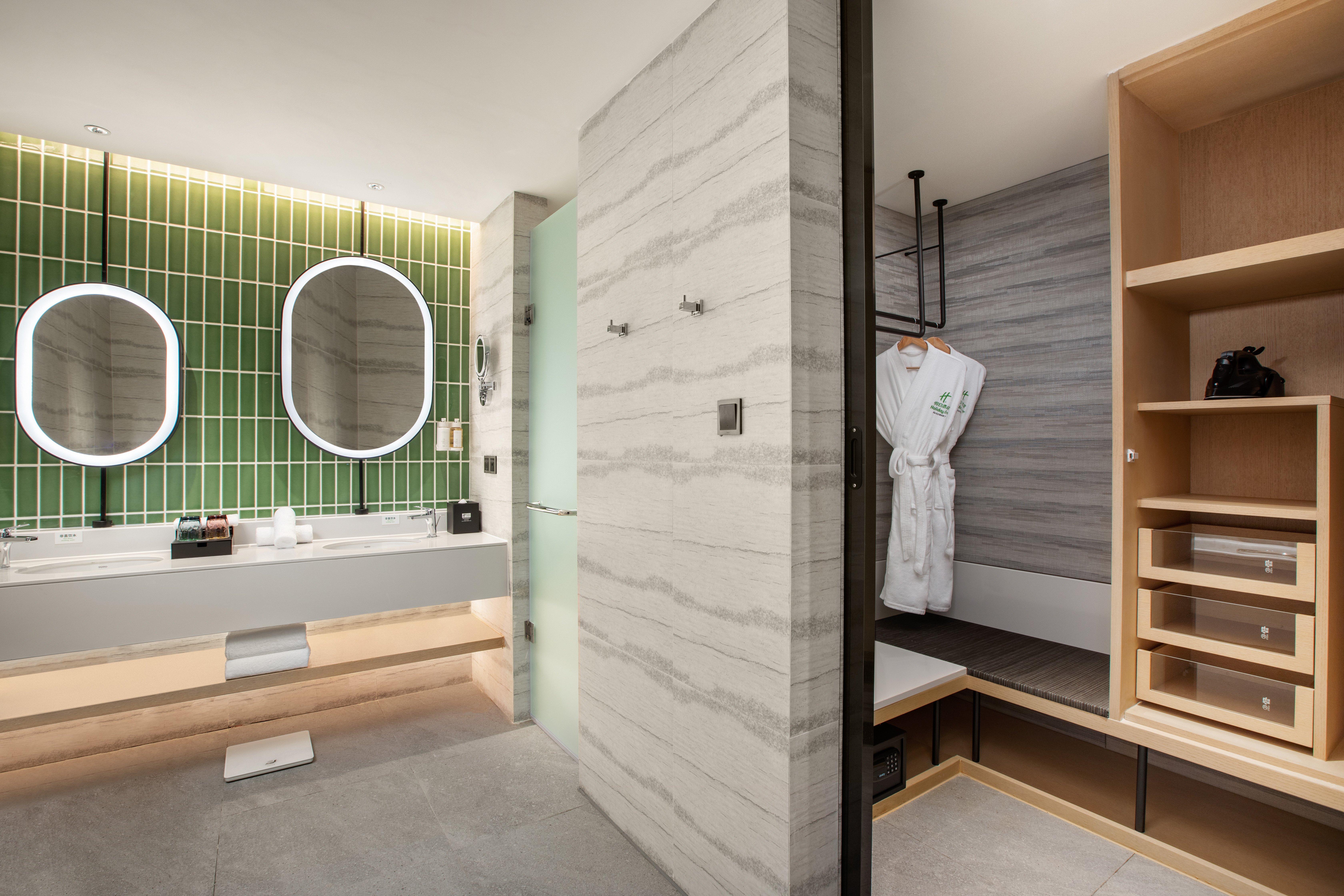 Suite King Bed One Bedroom 