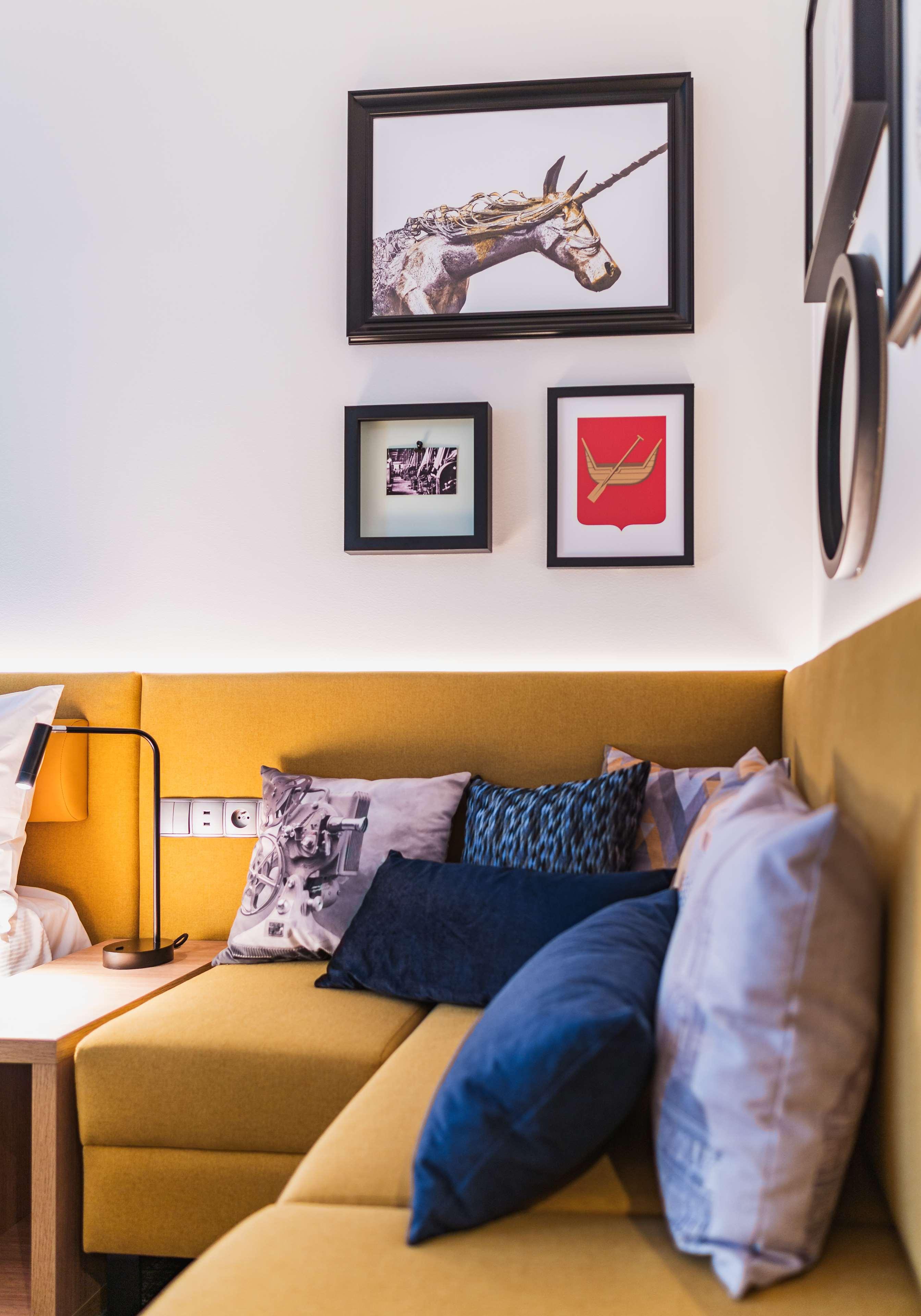 Double City View Queen Bed