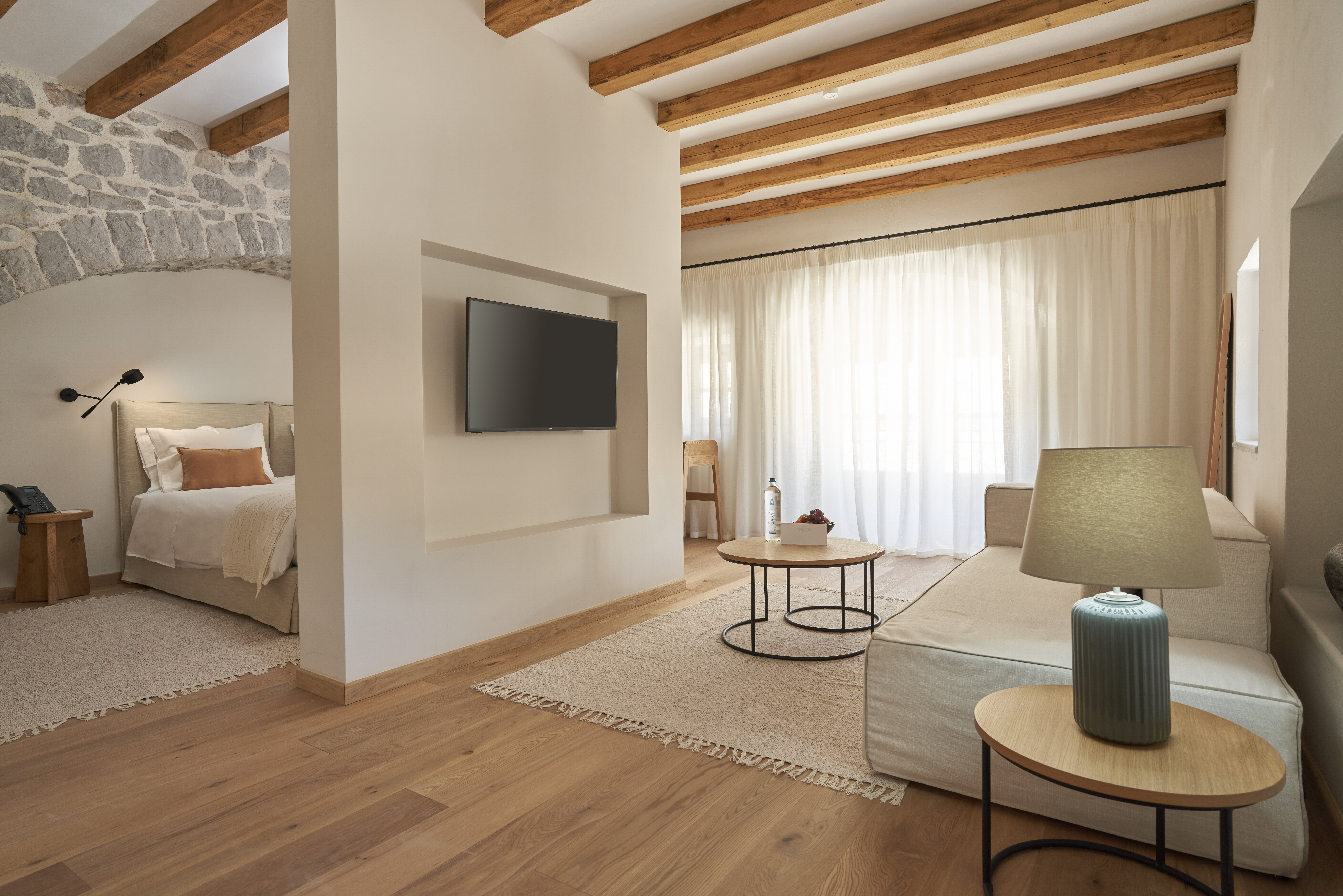 Suite Deluxe King Bed