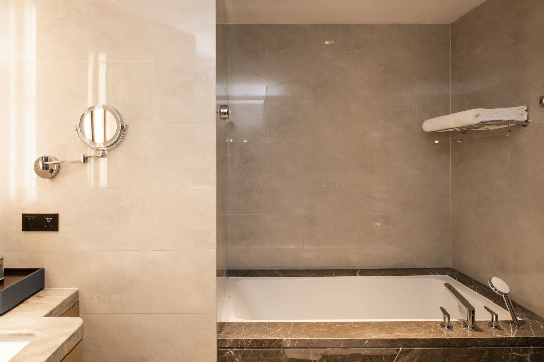 Double Deluxe One Bed