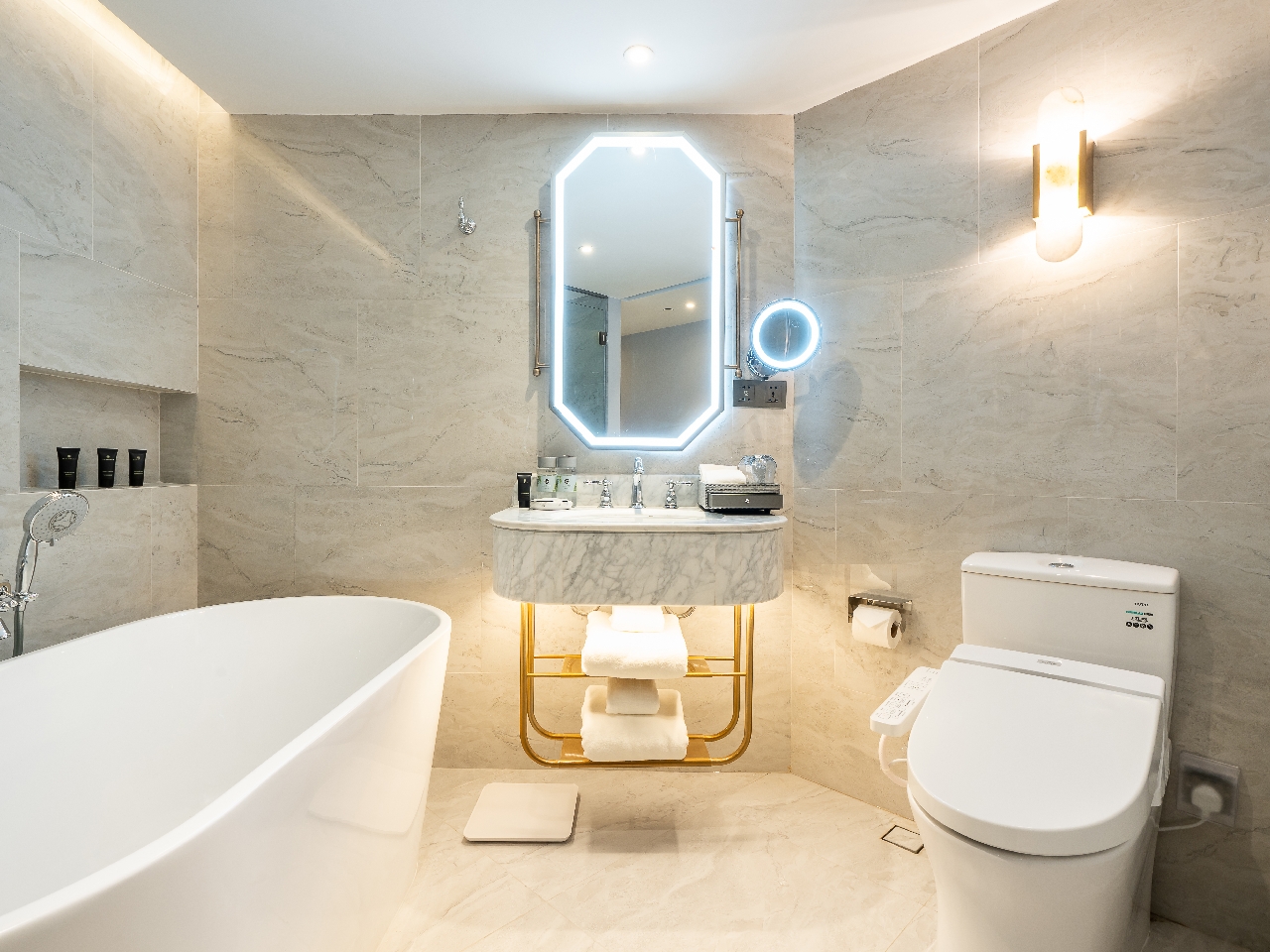 Suite Club with Views