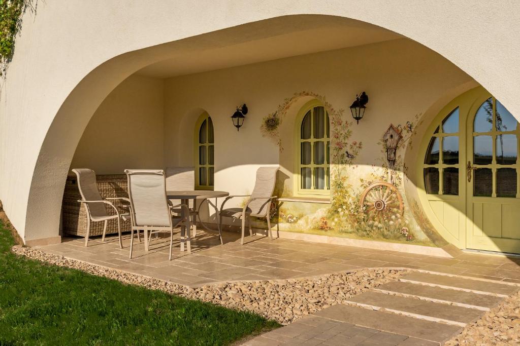 Junior Suite Deluxe Queen Bed