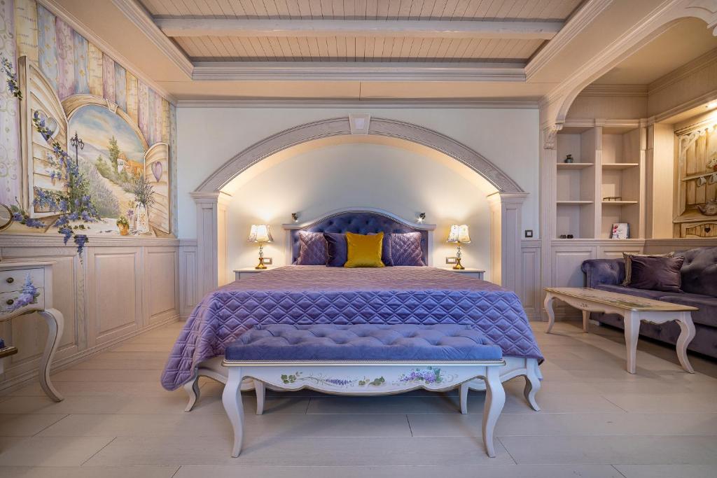 Junior Suite Deluxe Queen Bed