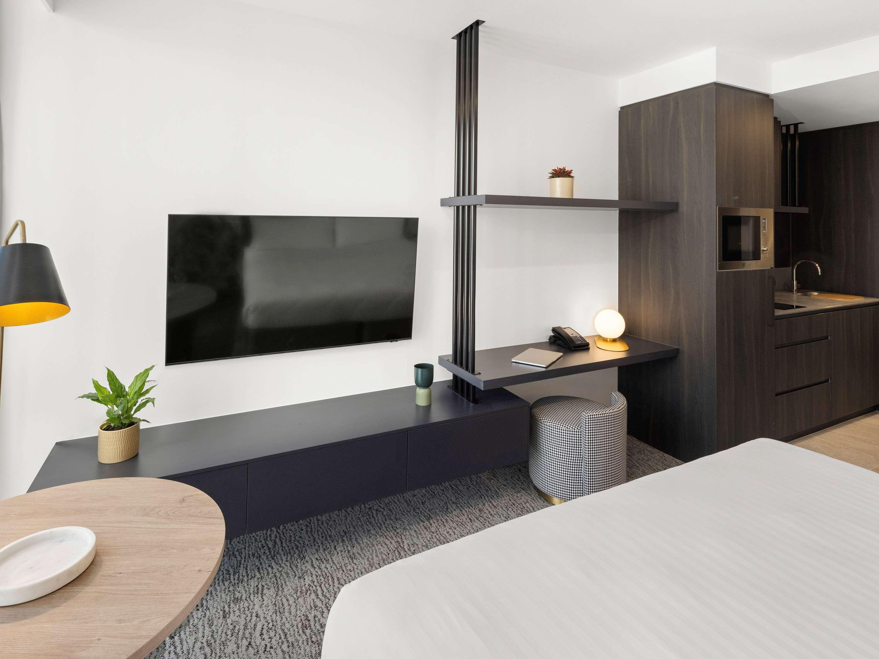 Studio Deluxe King Bed