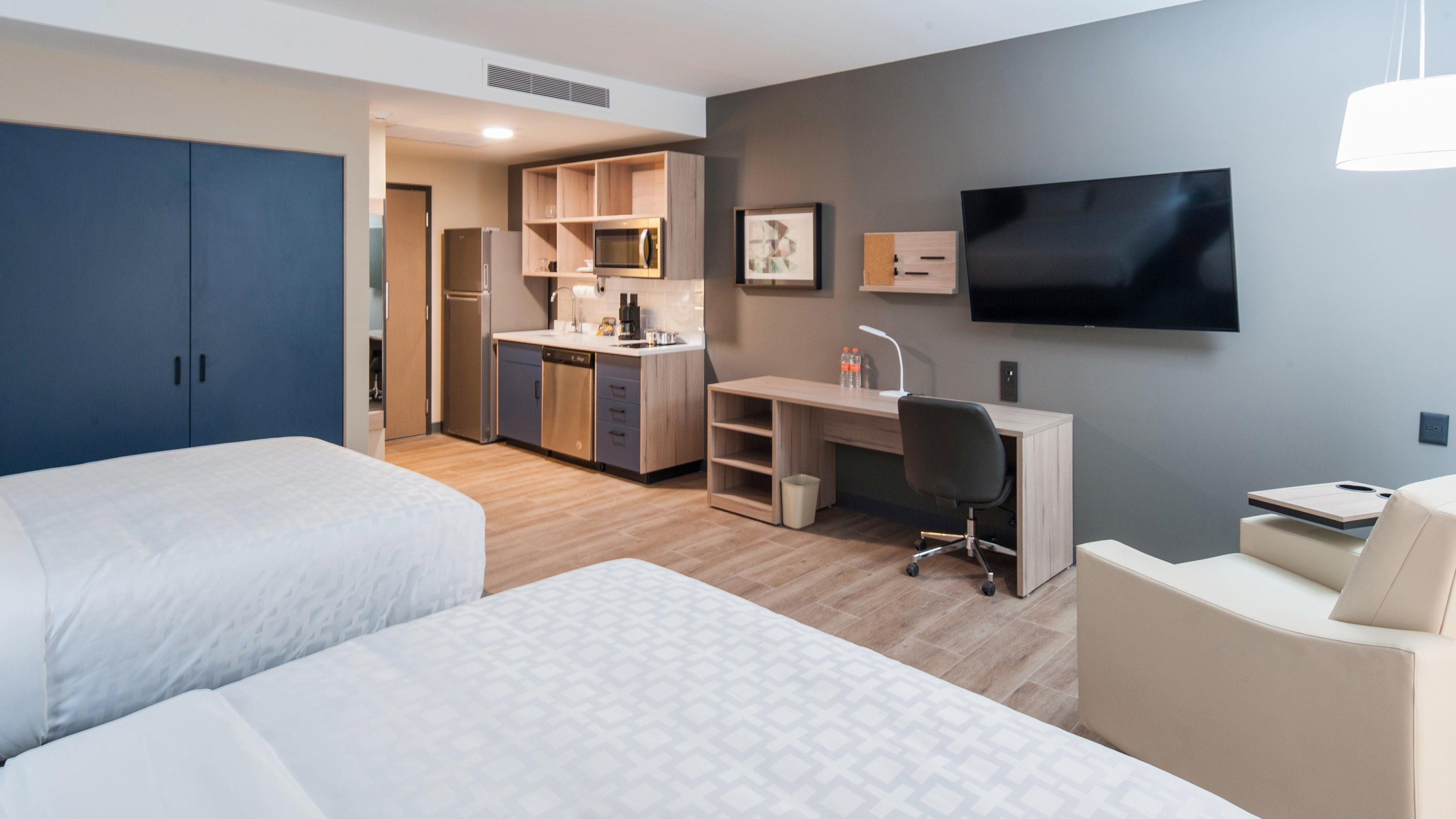 Studio Two Queen Beds