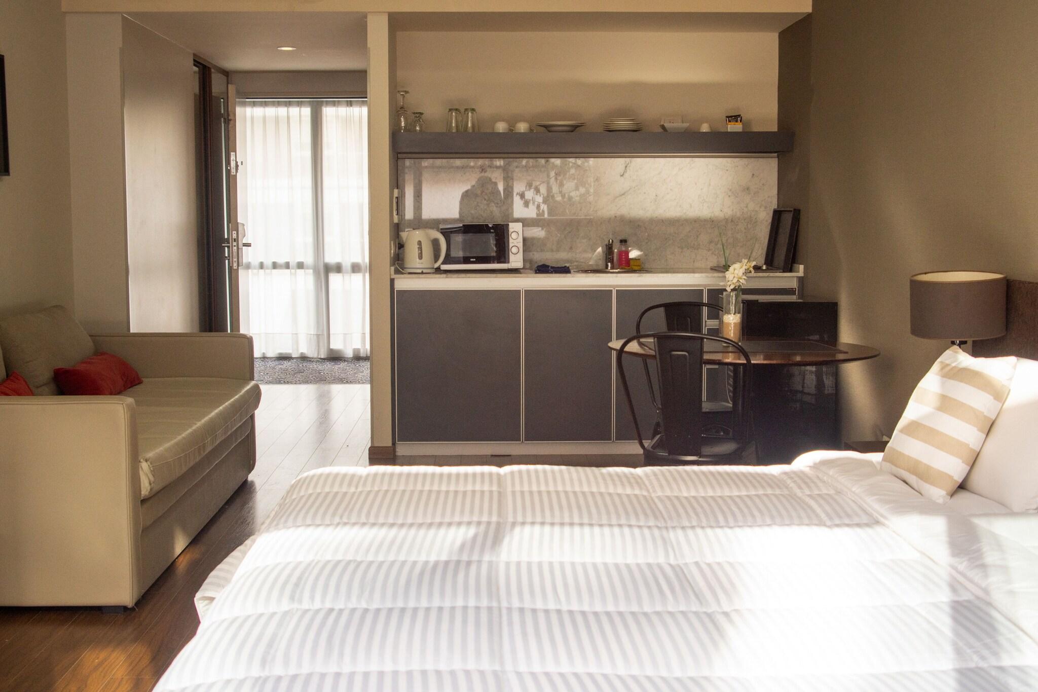 Triple Deluxe King Bed