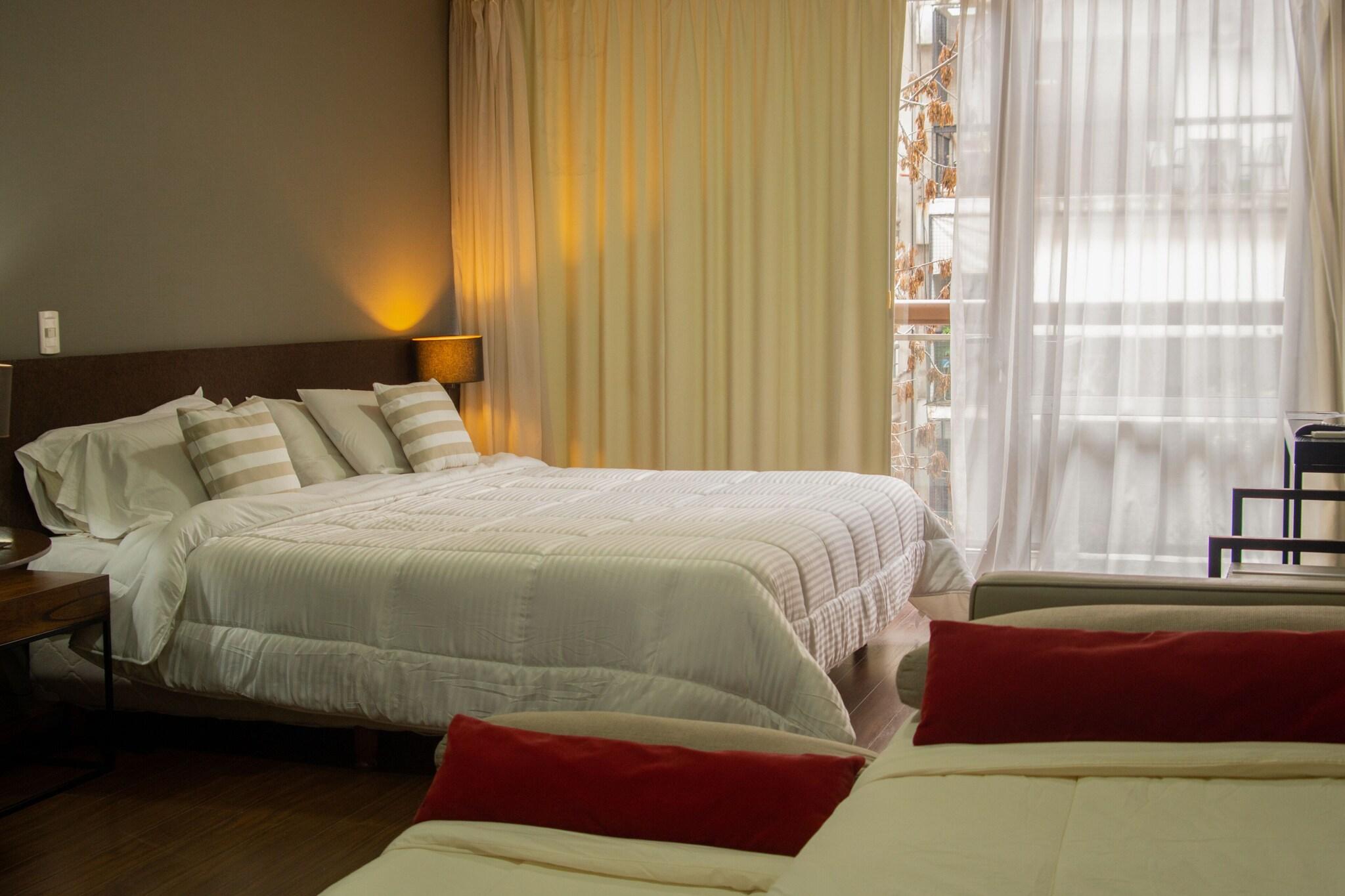 Triple Deluxe King Bed