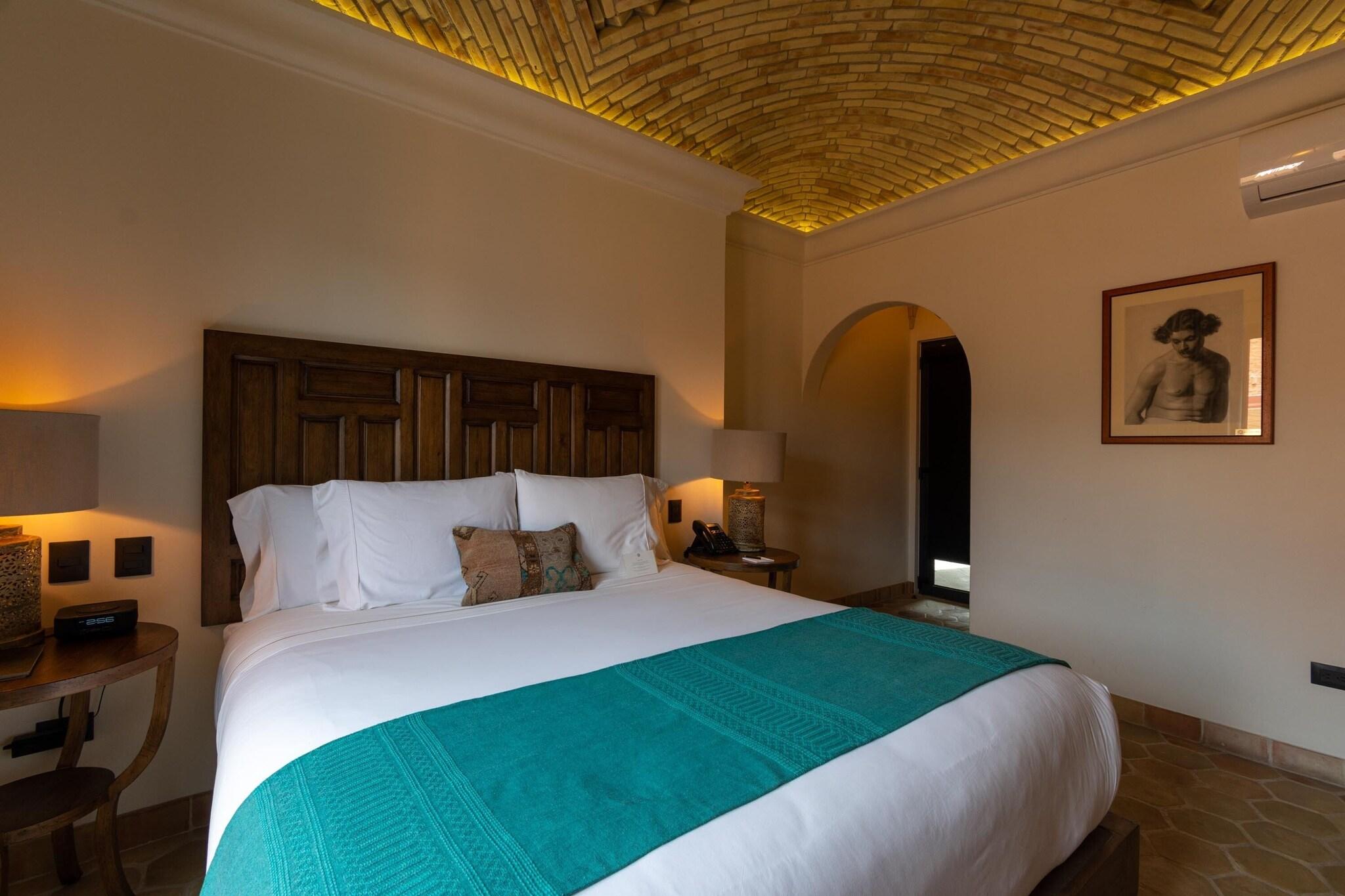 Studio Queen Size Bed