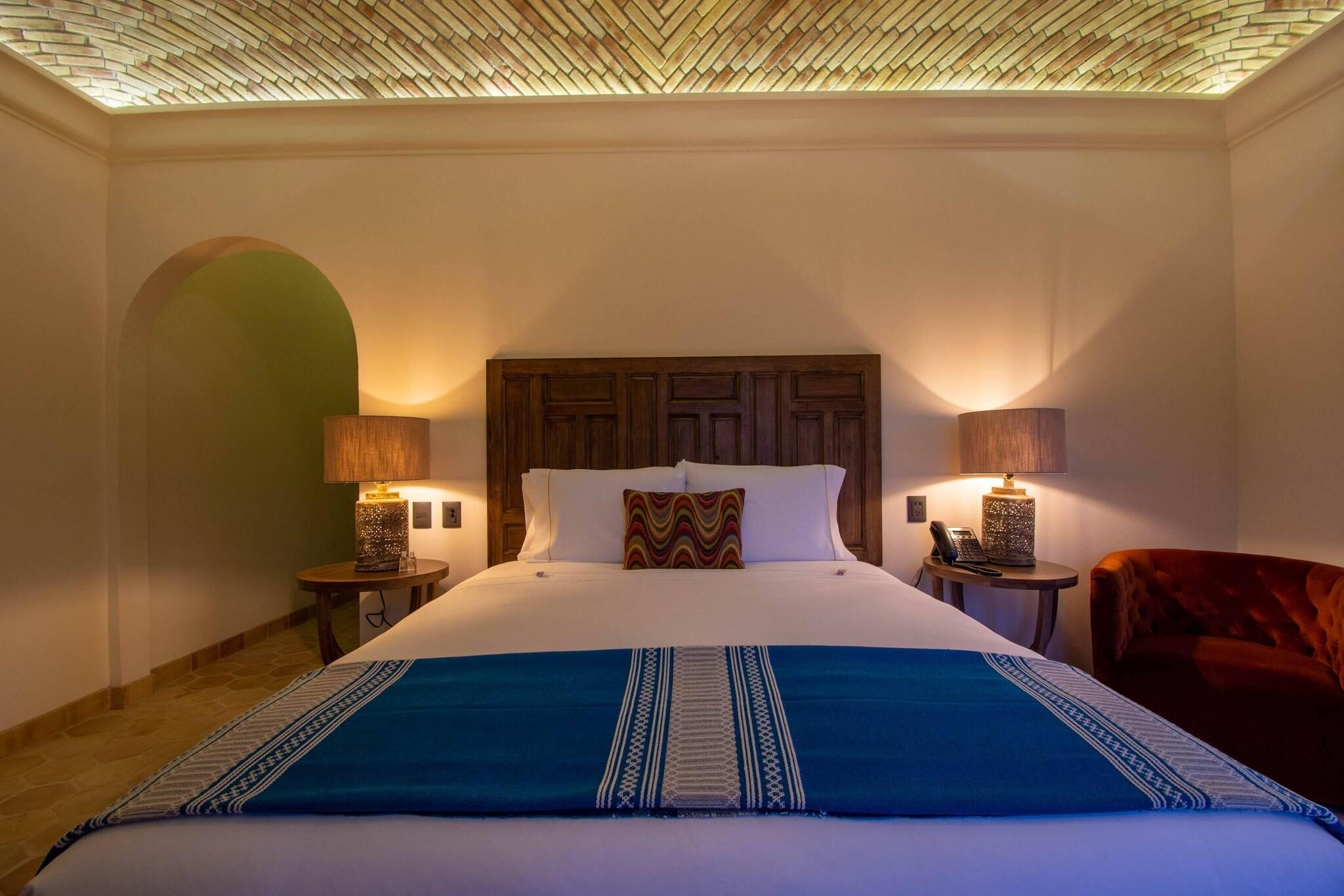 Studio Queen Size Bed