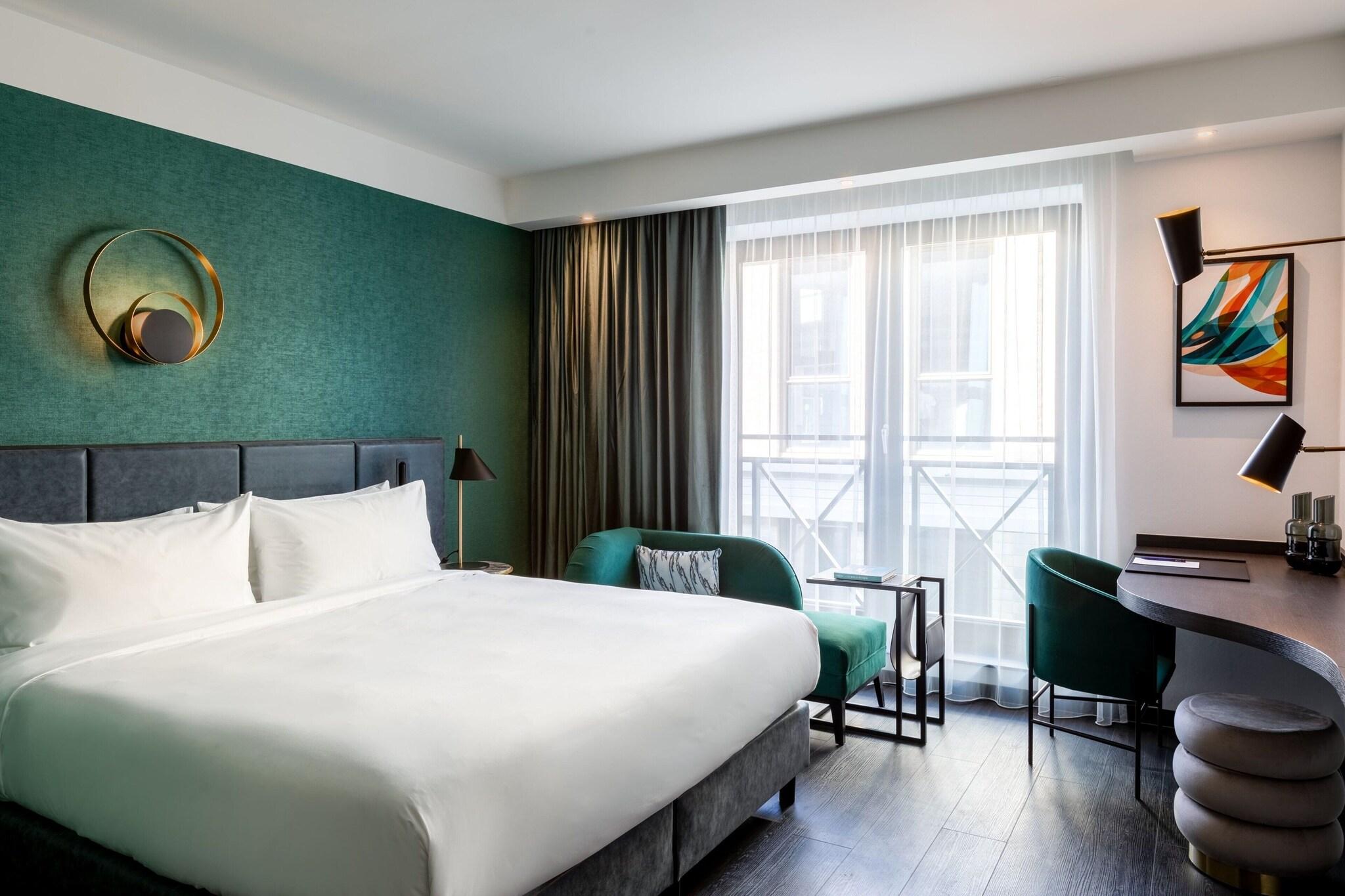 Double Deluxe King Bed