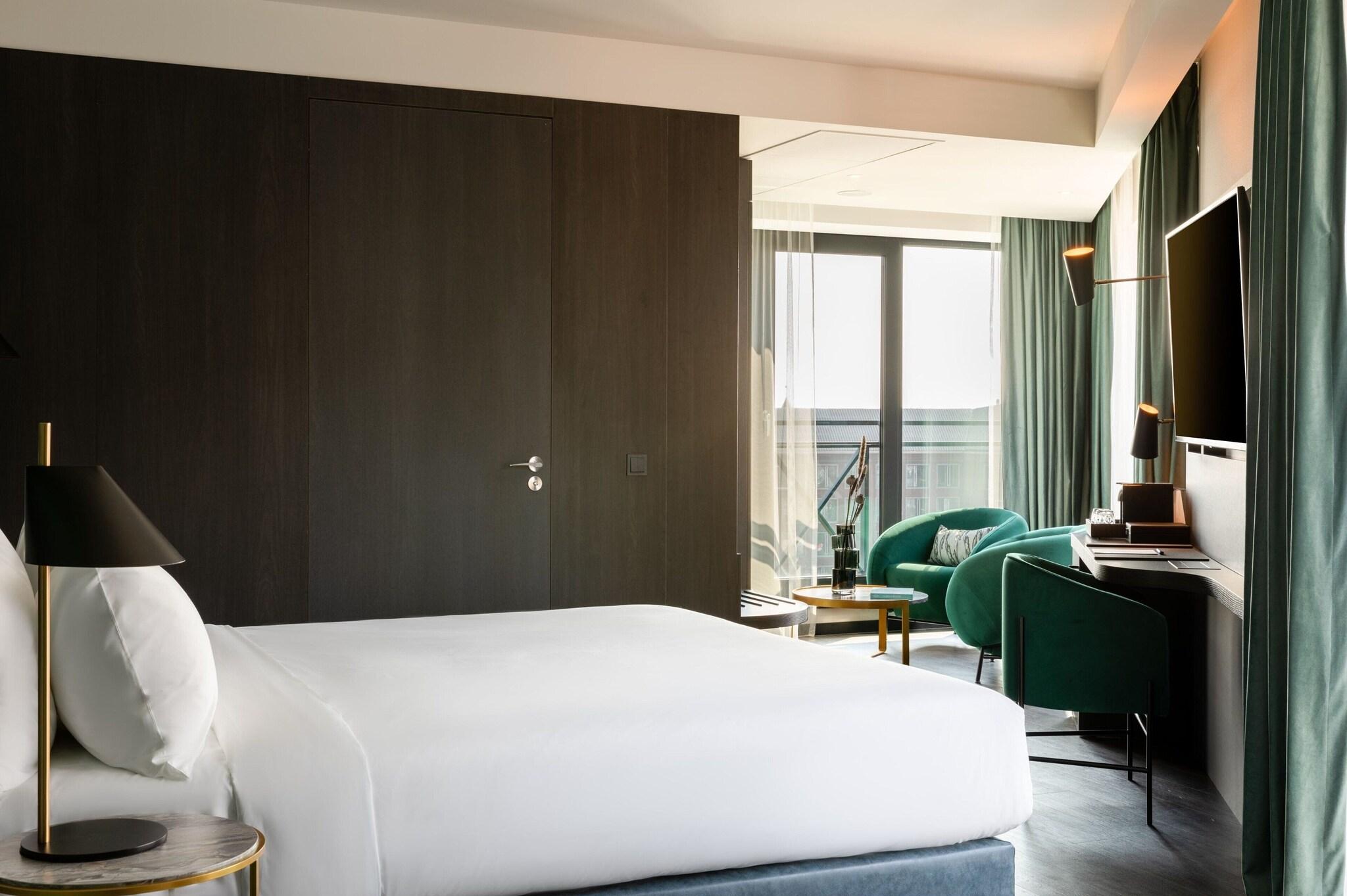 Junior Suite King Size Bed